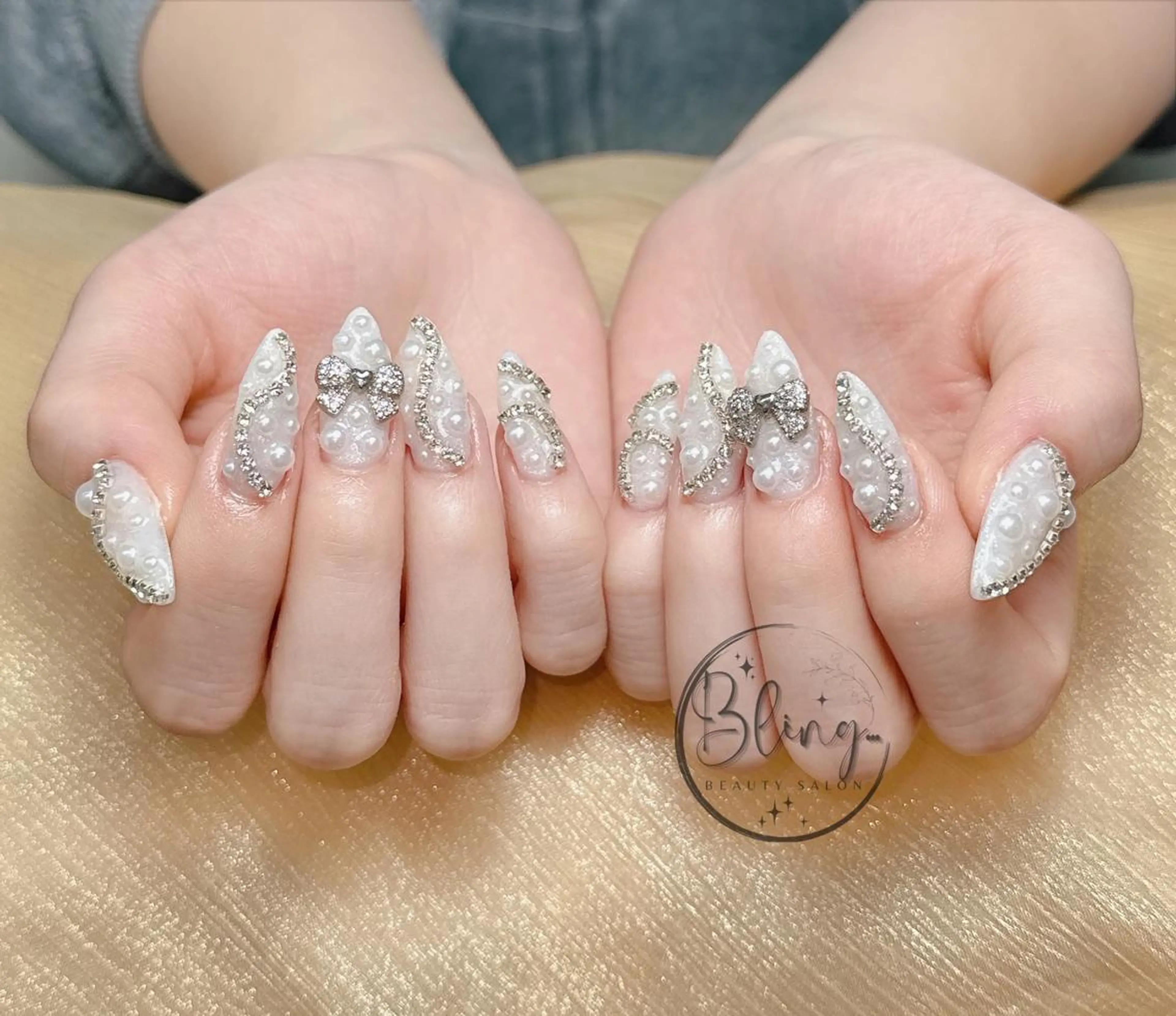 ロング 韓国風ヘア ハンドネイル 波 なみのネイルデザイン