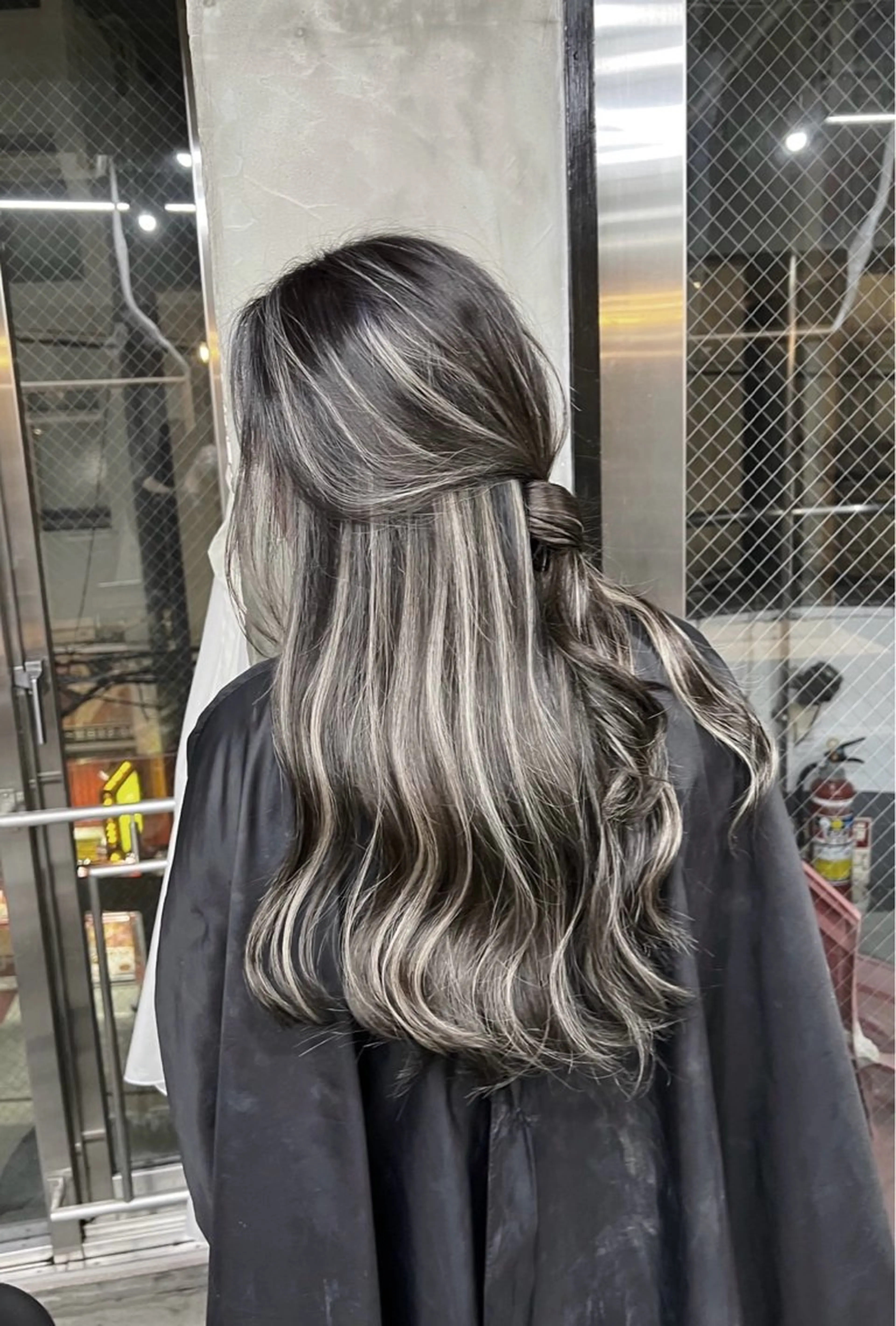 ロング カラー ヘアアレンジ ダークグレー ダークグレージュ グレージュ ハイライトカラー ハイライト ヘアカラー トリートメント ROBIN所属・指名数No.1 /NAOYAのヘアスタイル