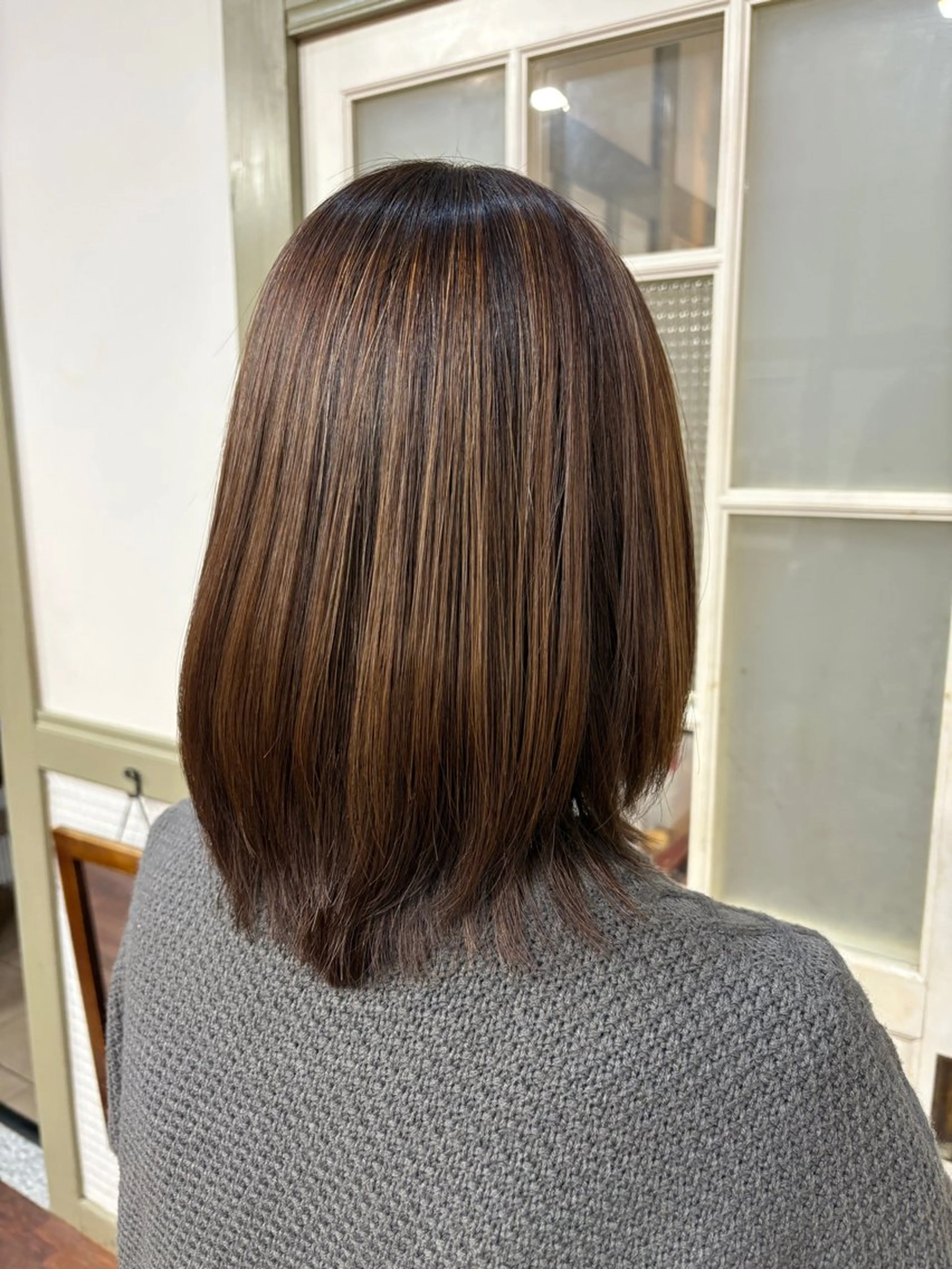 ミディアム レイヤーカット 河合 莉緒のヘアスタイル