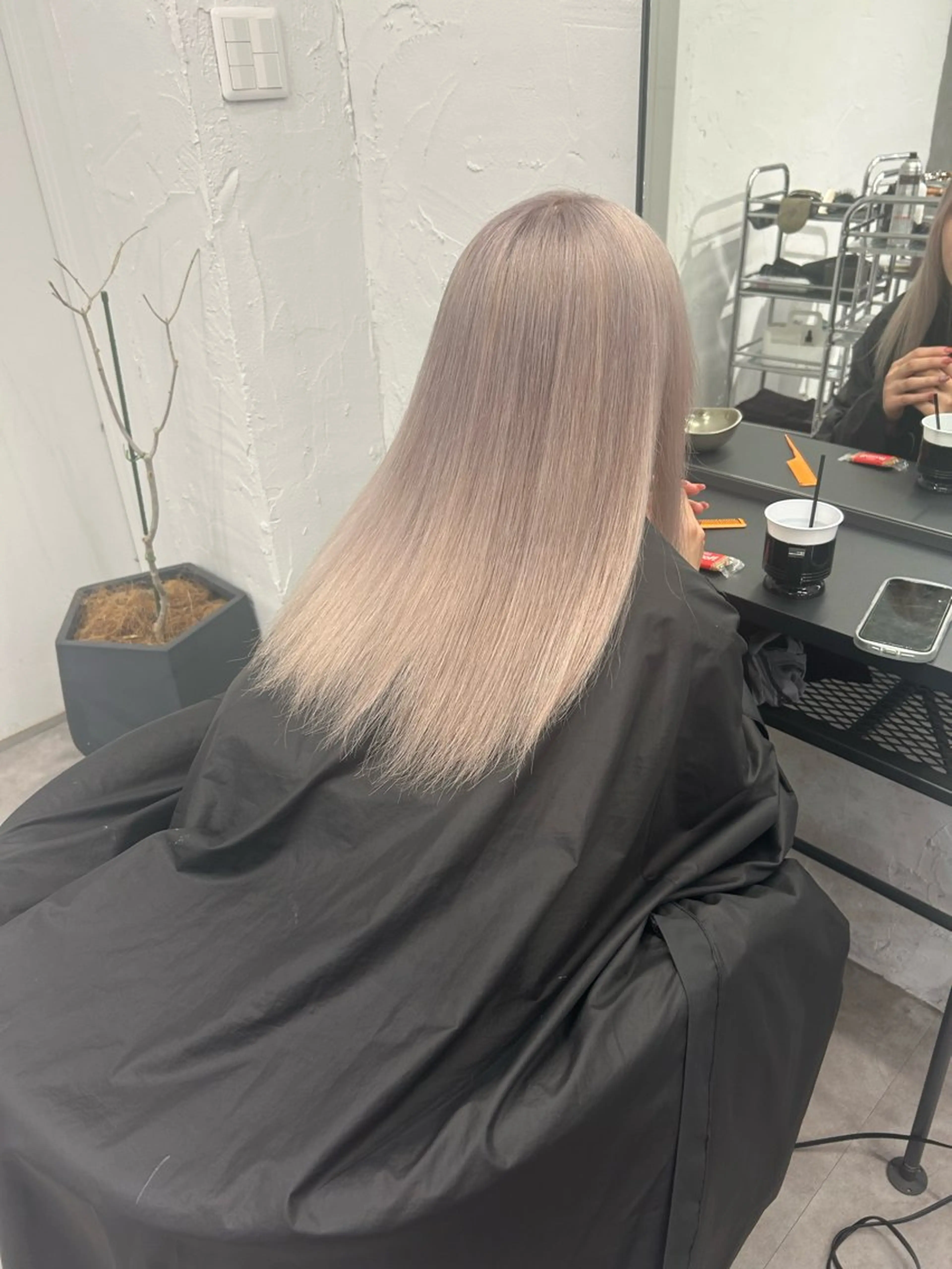 カラー ベージュカラー ミルクティーベージュ DAO所属・anju/大阪/ ハイトーン/心斎橋のヘアスタイル