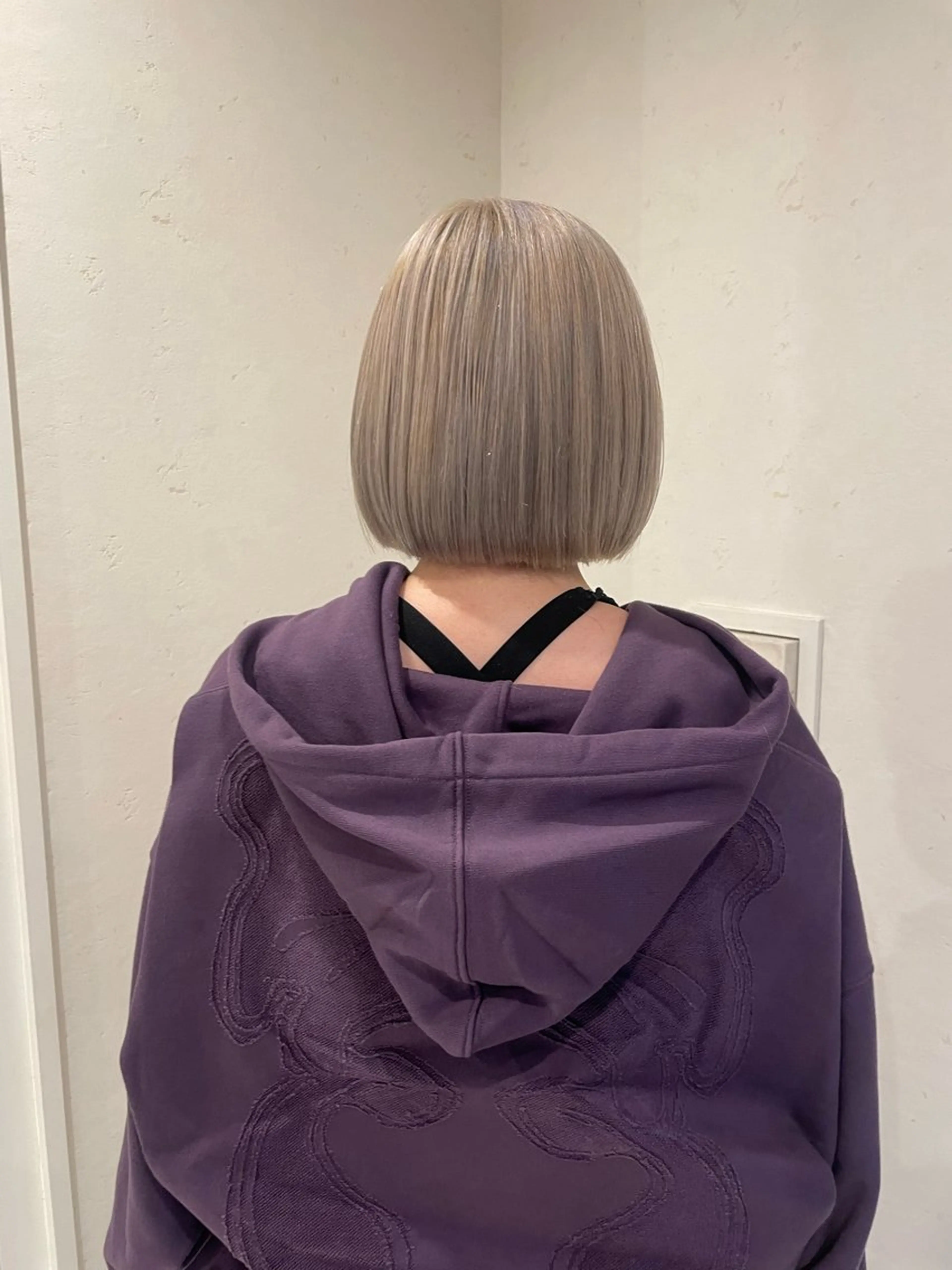 ショート カラー ブリーチ ブロンド ホワイトブロンド ヘアカラー 渋谷 留菜のヘアスタイル