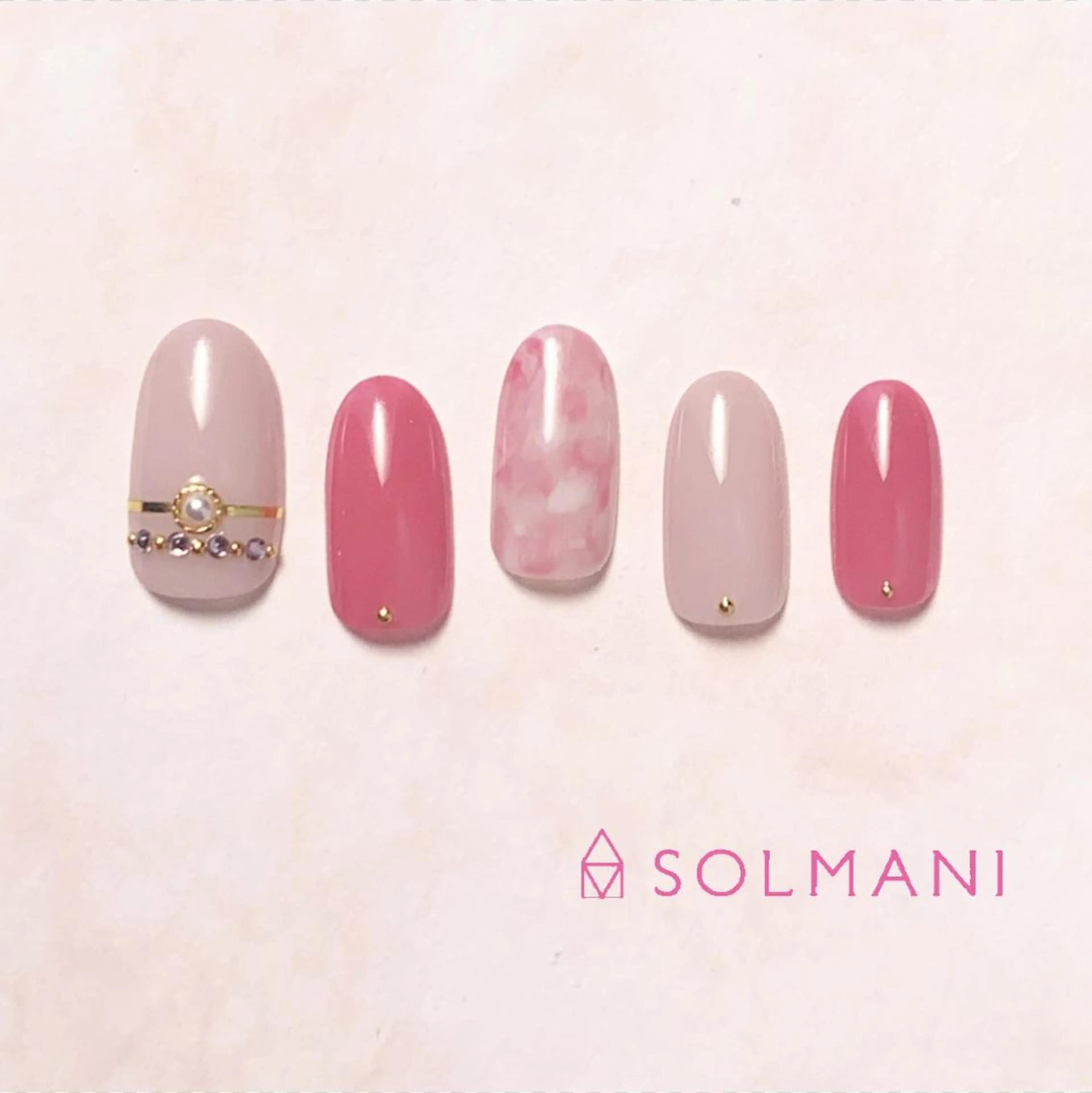 ネイル SOLMANI 予約担当のネイルデザイン