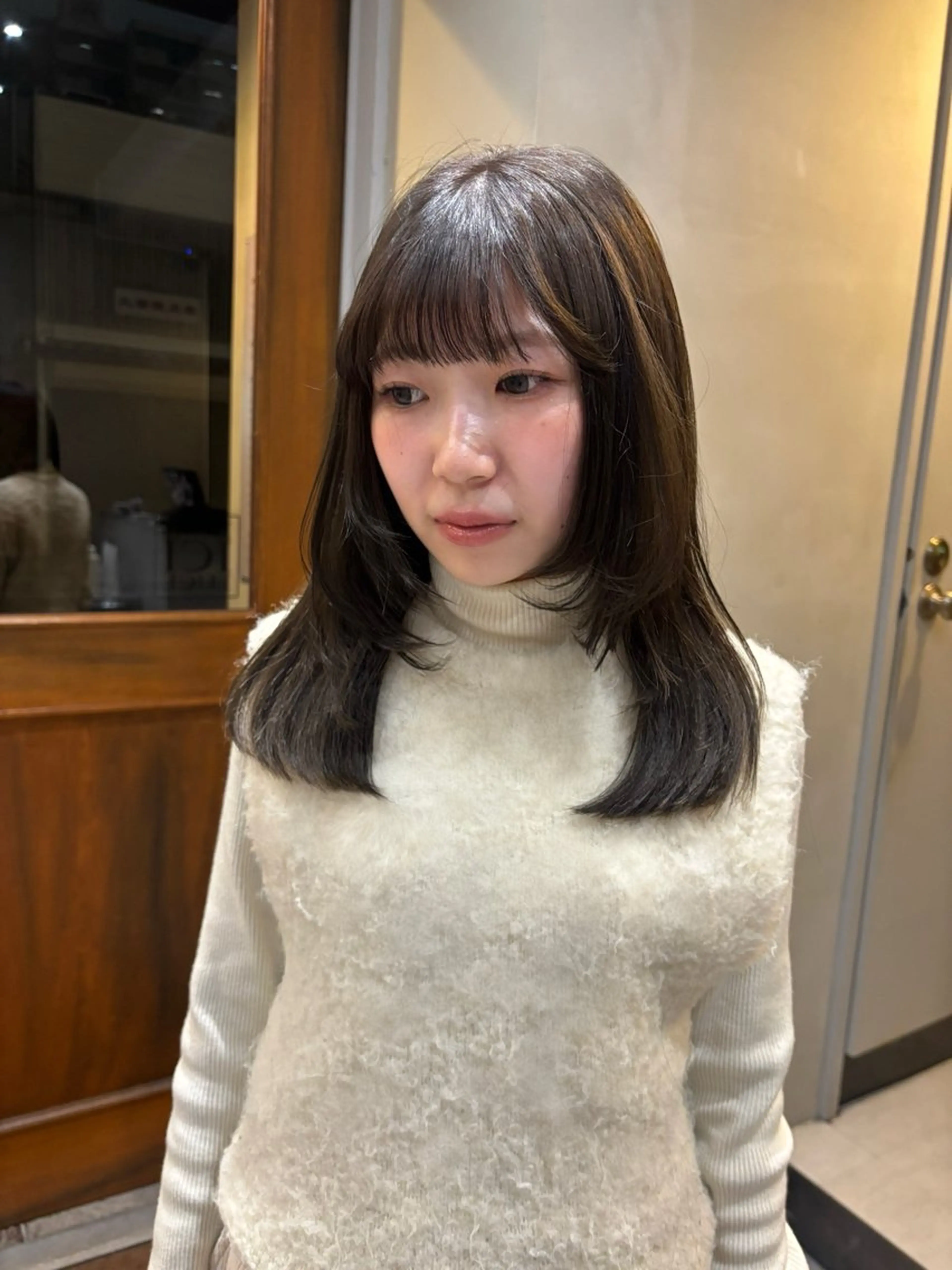 ミディアム 顔まわりレイヤー レイヤーカット HAIR  ICI LUCE所属・小出 妃奈乃のヘアスタイル