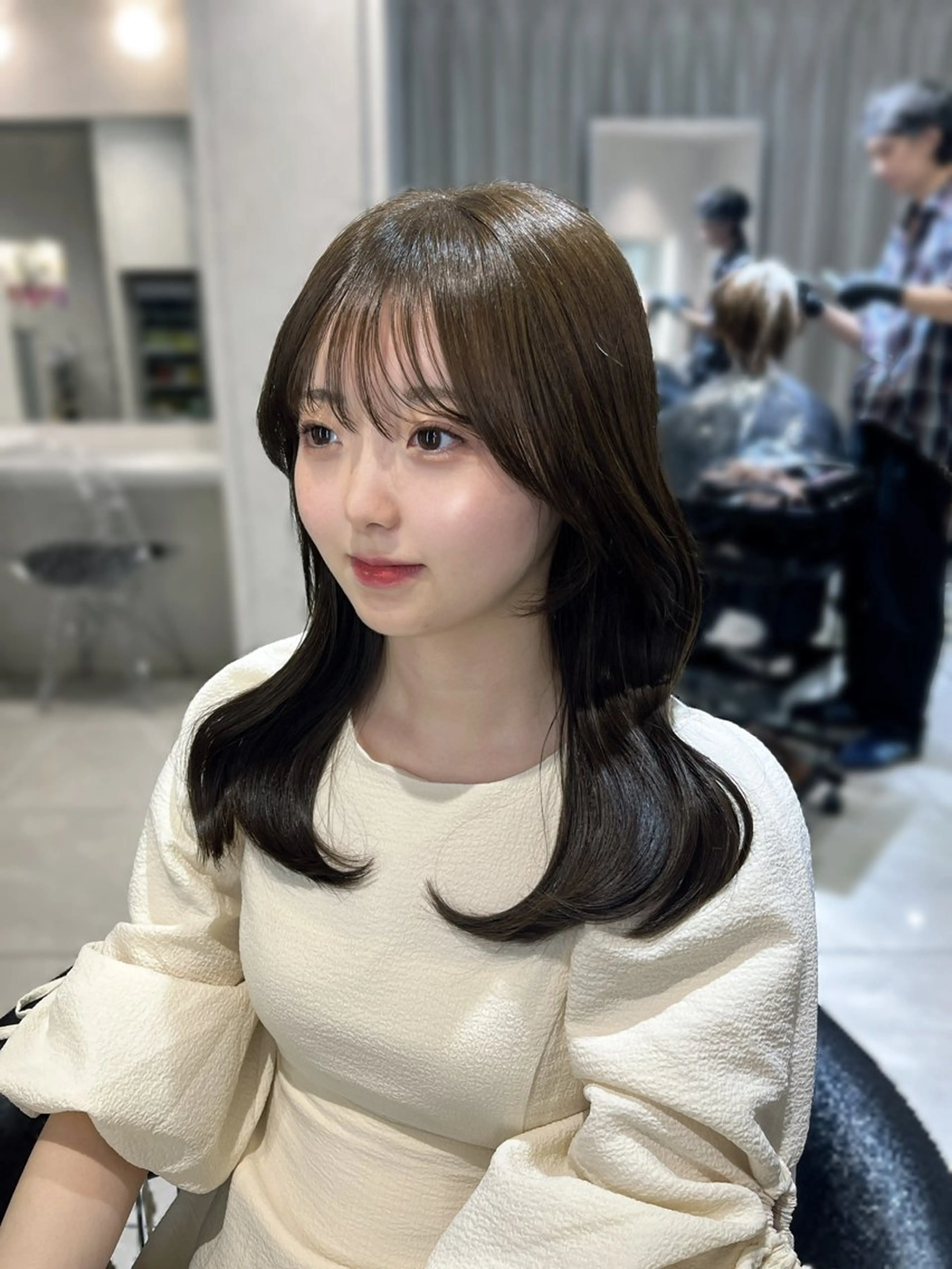 セミロング カラー ベージュカラー オリーブベージュ 韓国レイヤー×モテ髪 /MITSUKI🤍のヘアスタイル