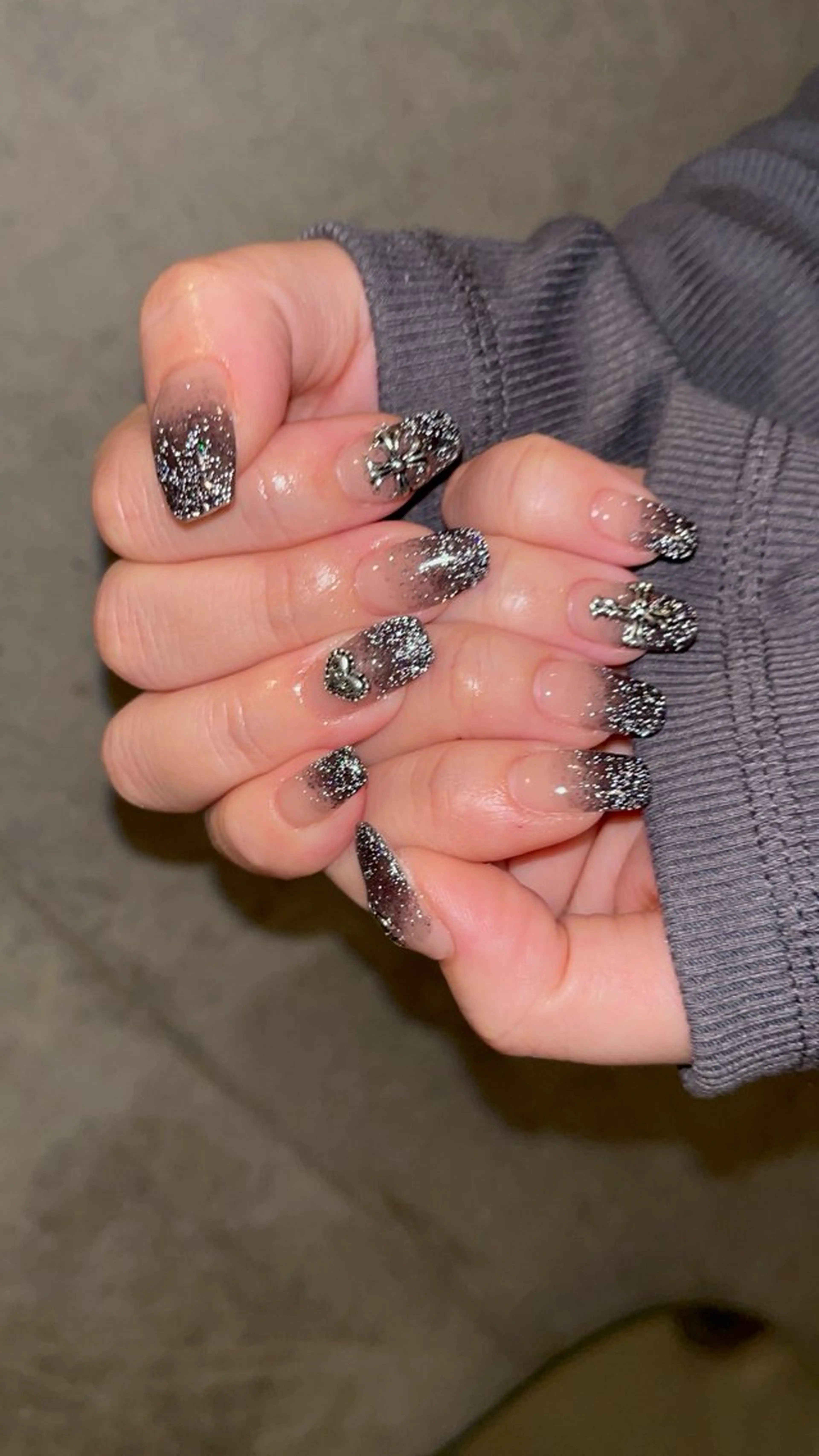 ネイル シルバー ハンドネイル DariL Ayaのネイルデザイン