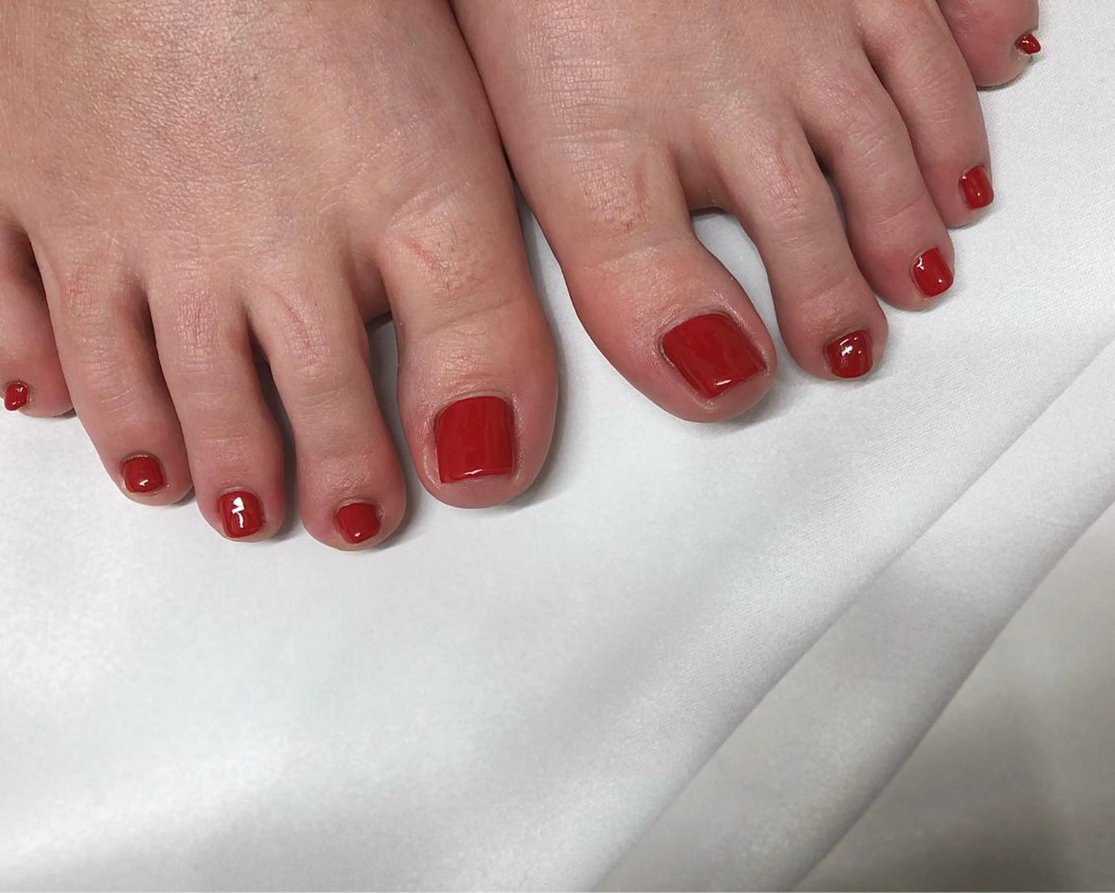 ネイル ワンカラーネイル 赤色 フットネイル nail heron所属・saki_ nail heronのその他イメージ