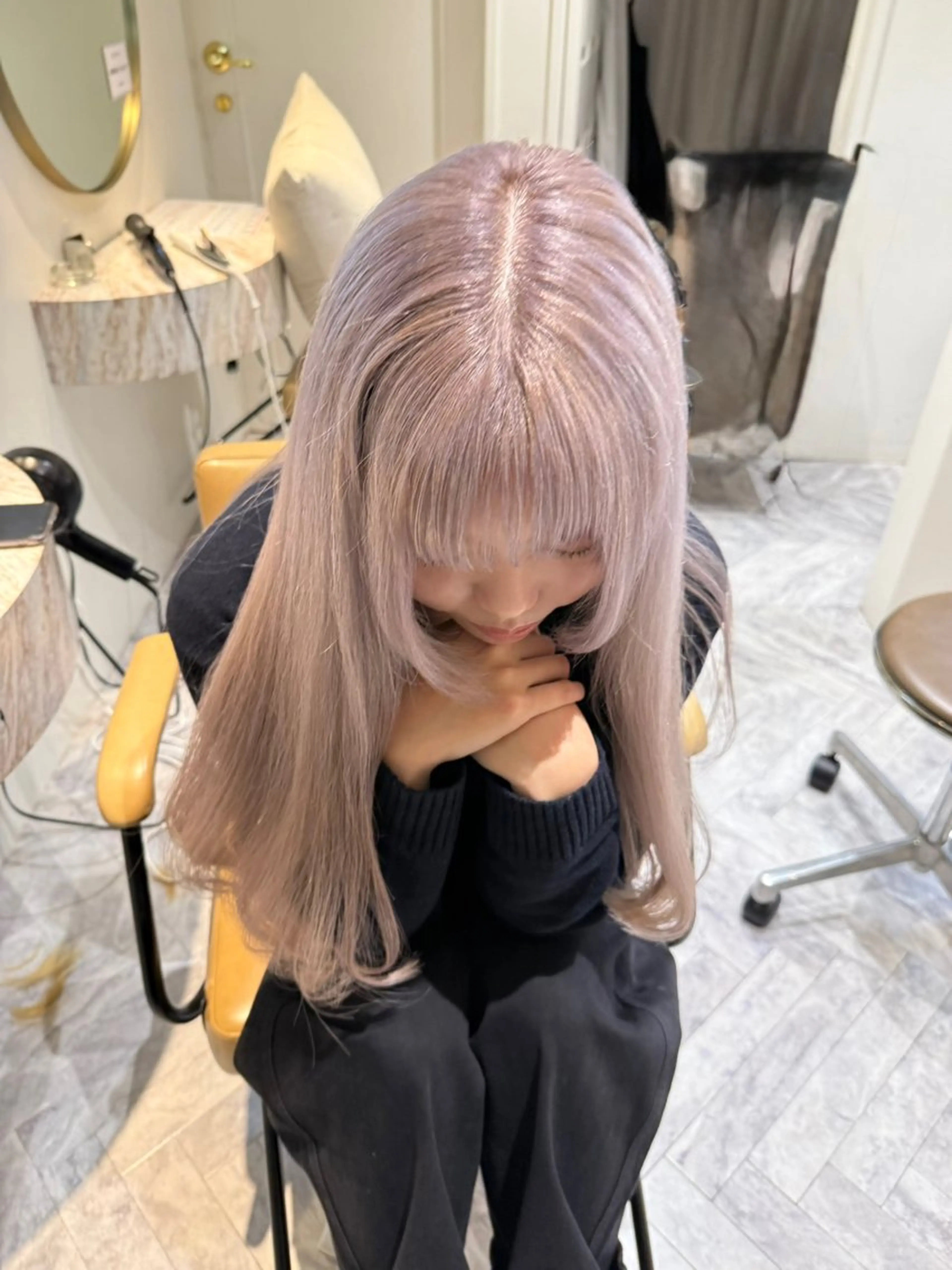 ロング カラー ミルクティー× グレージュMOMOのヘアスタイル