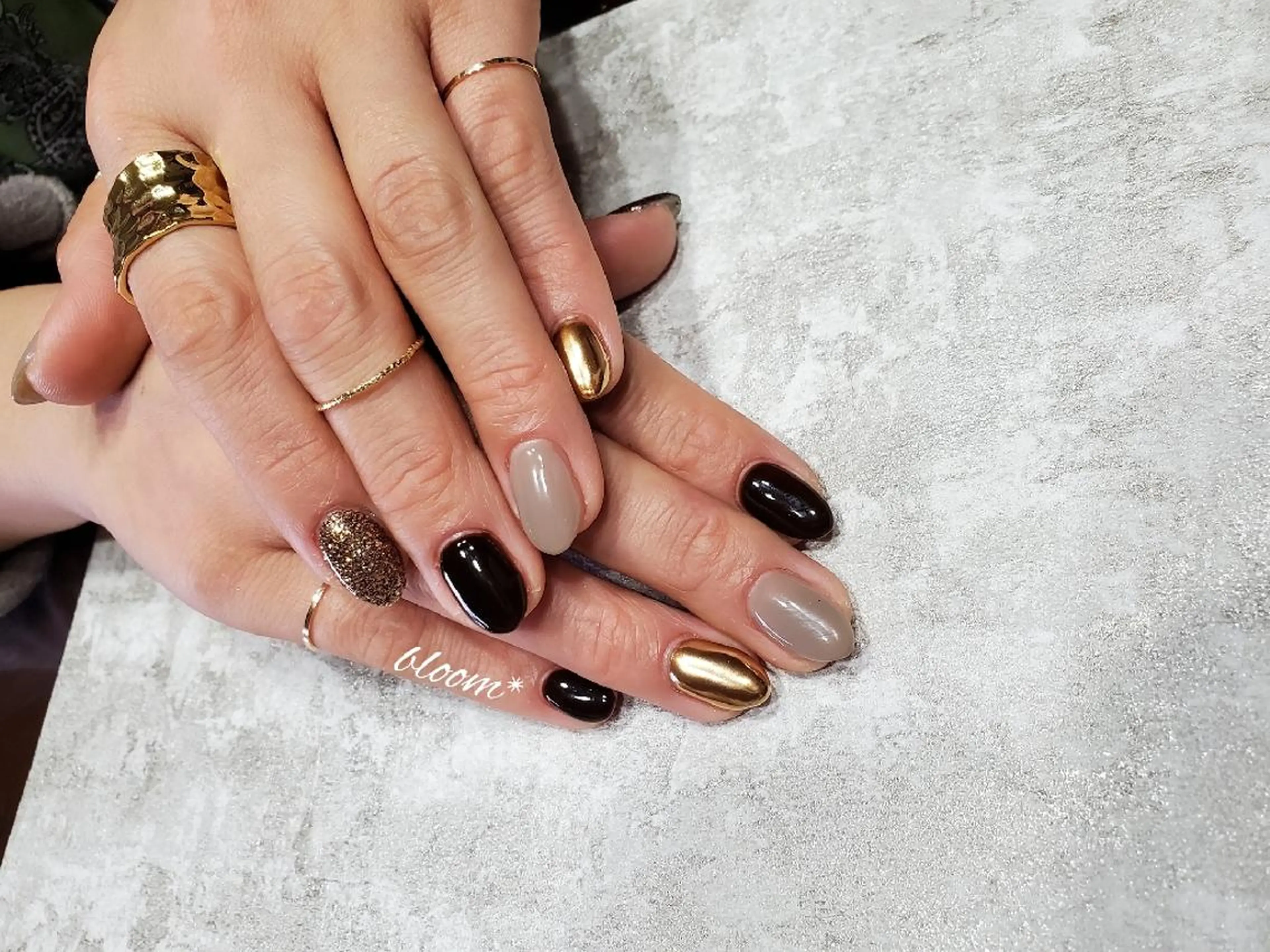 ネイル ミラーネイル ワンカラーネイル ハンドネイル bloom *のネイルデザイン