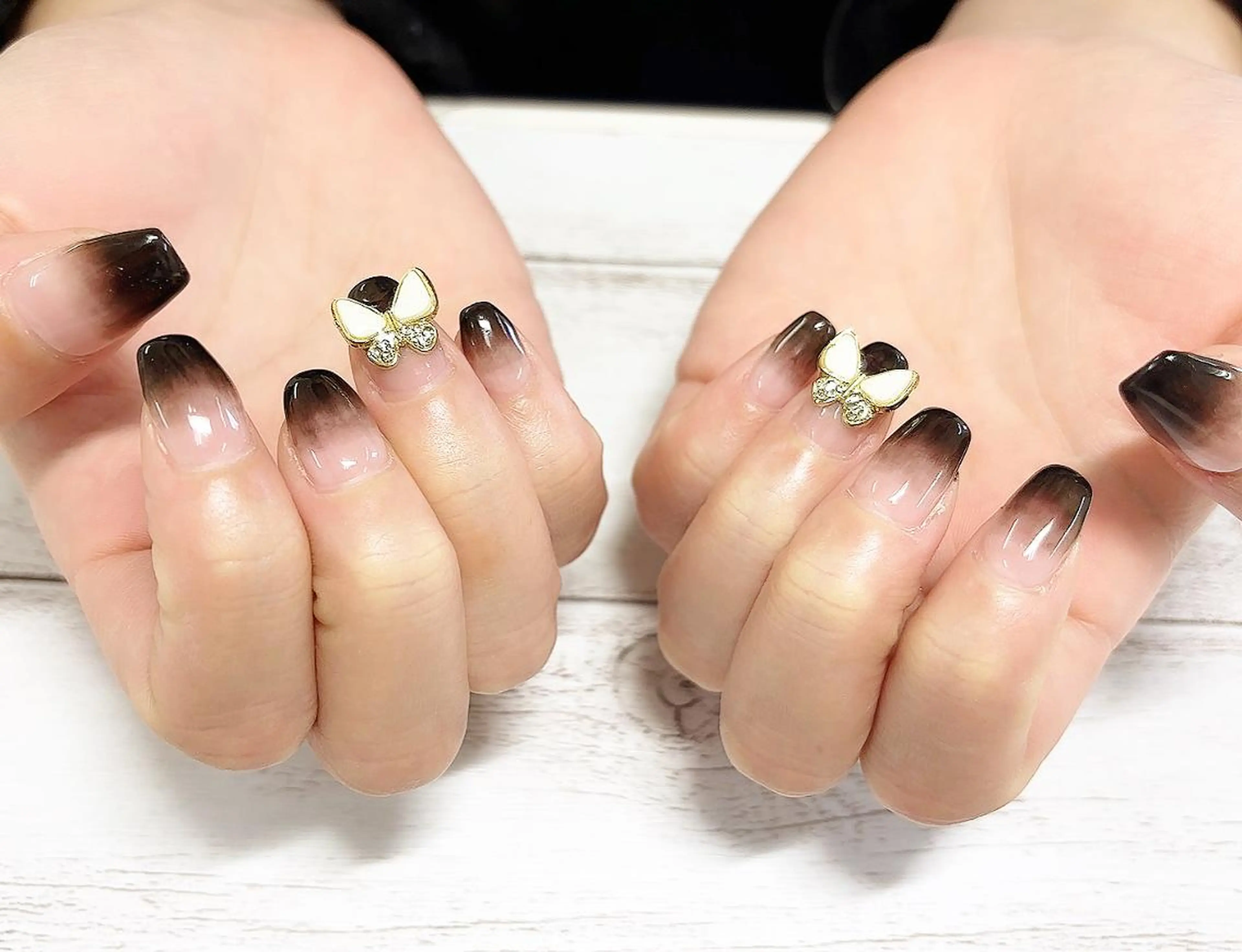 ネイル オーロラネイル チークネイル 長さ出し フットネイル フレンチネイル ハンドネイル リラネイル すみれのネイルデザイン