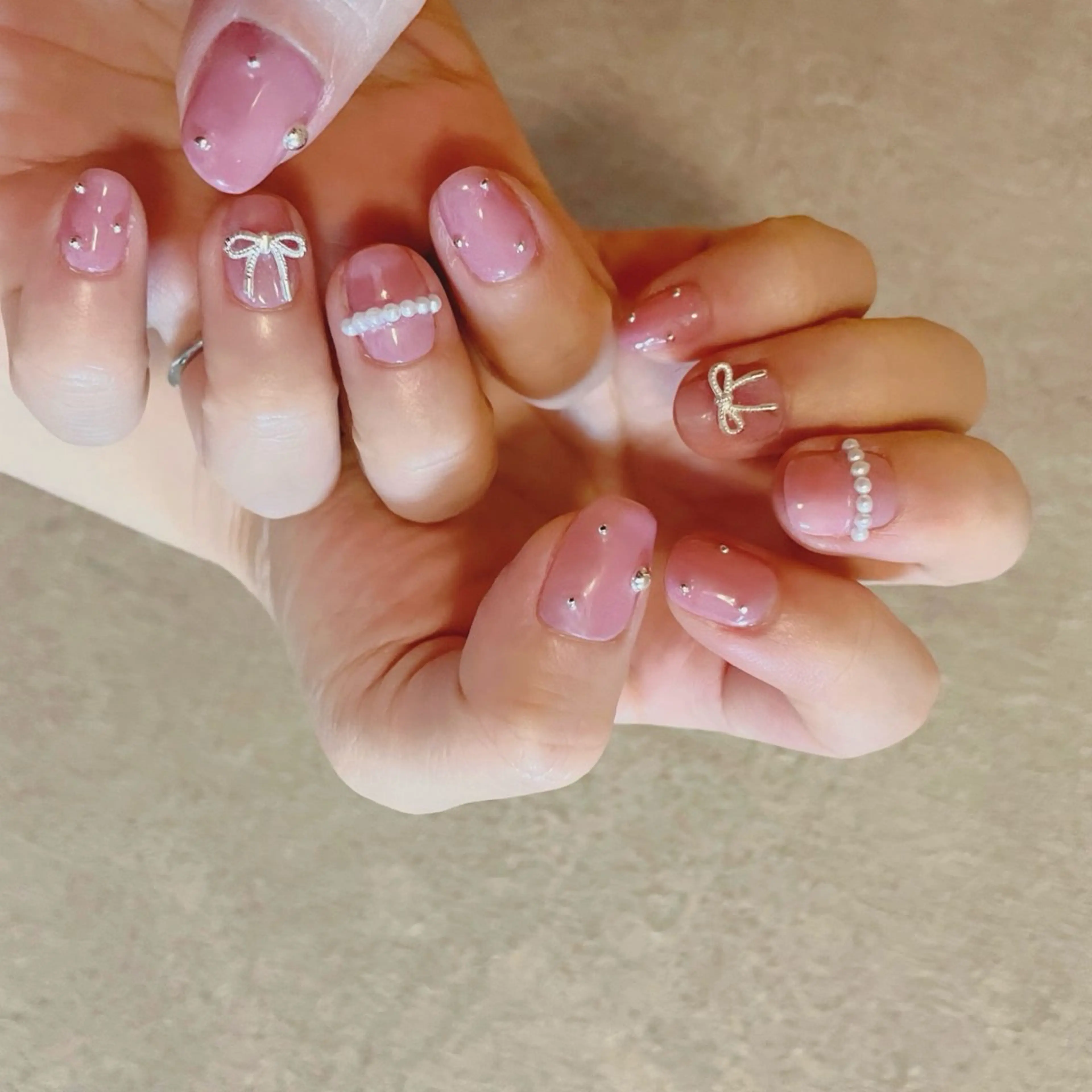 ネイル リボン ブライダルネイル MOE ネイルサロンのネイルデザイン