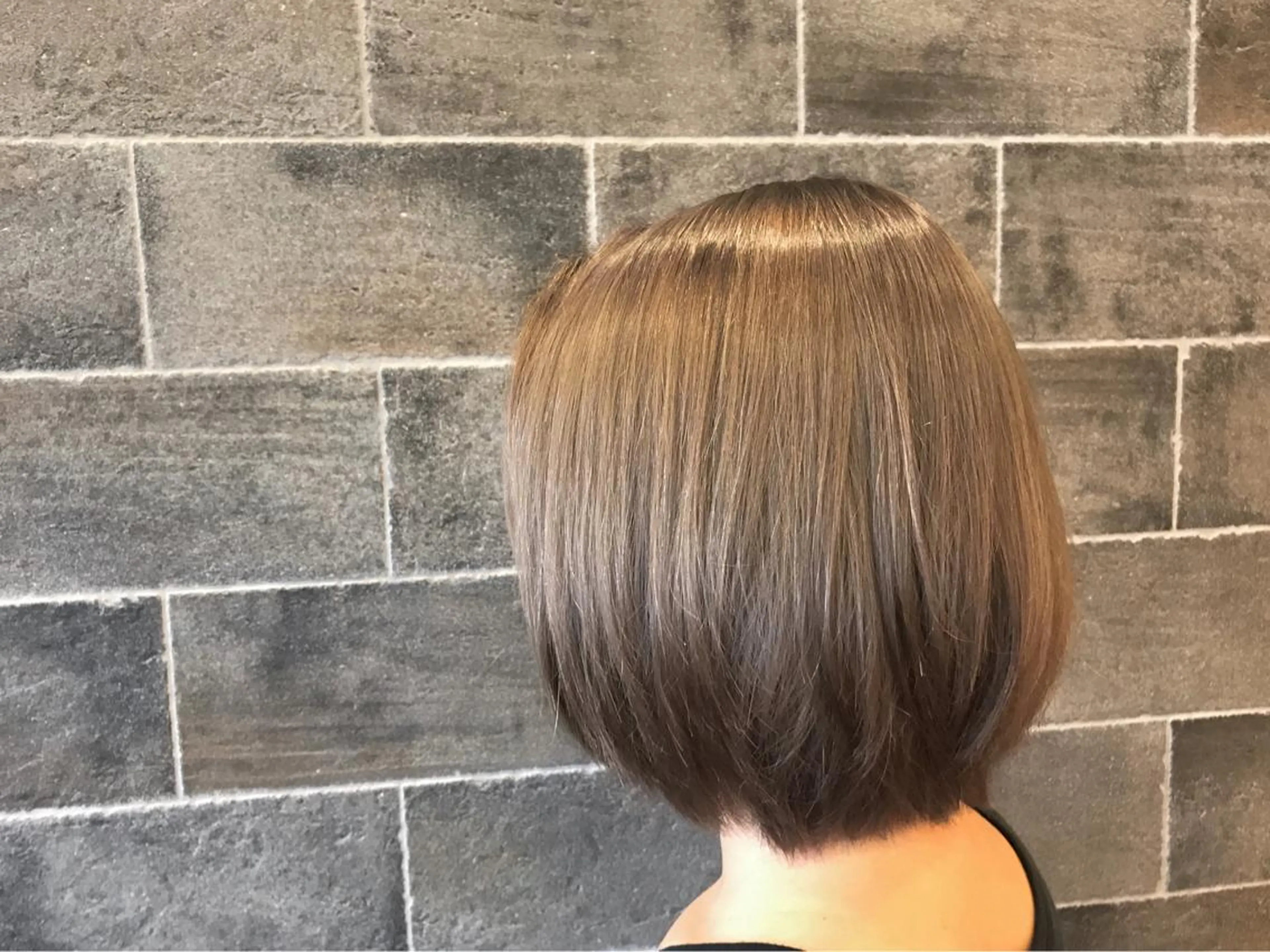 ショート カラー ダブルカラー グレージュ ヘアカラー 鈴村 大介のヘアスタイル