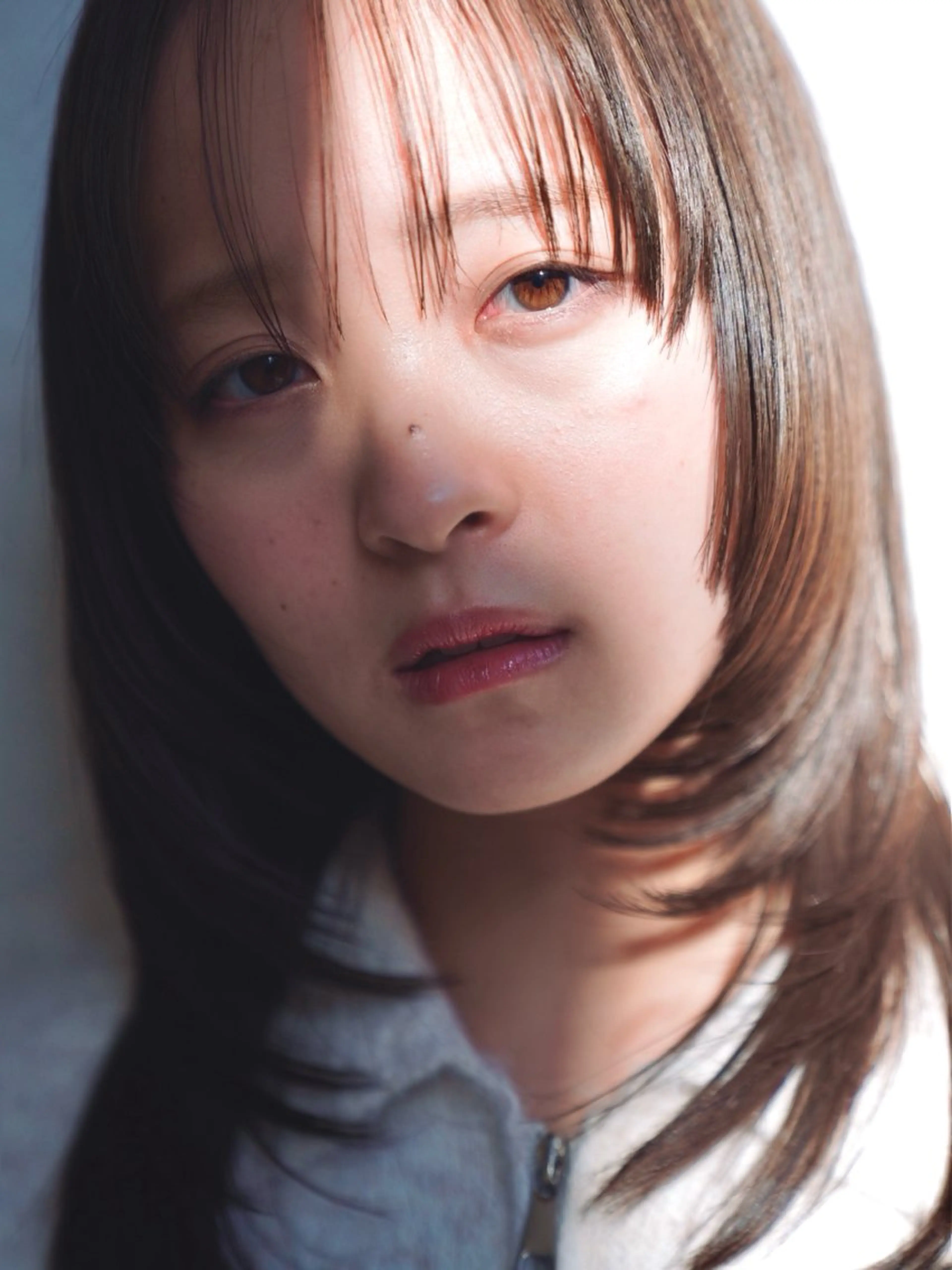 ミディアム レイヤーカット ヘアカラー カライング所属・ズミ/垢抜けレイヤー 🦖透明感カラーのヘアスタイル