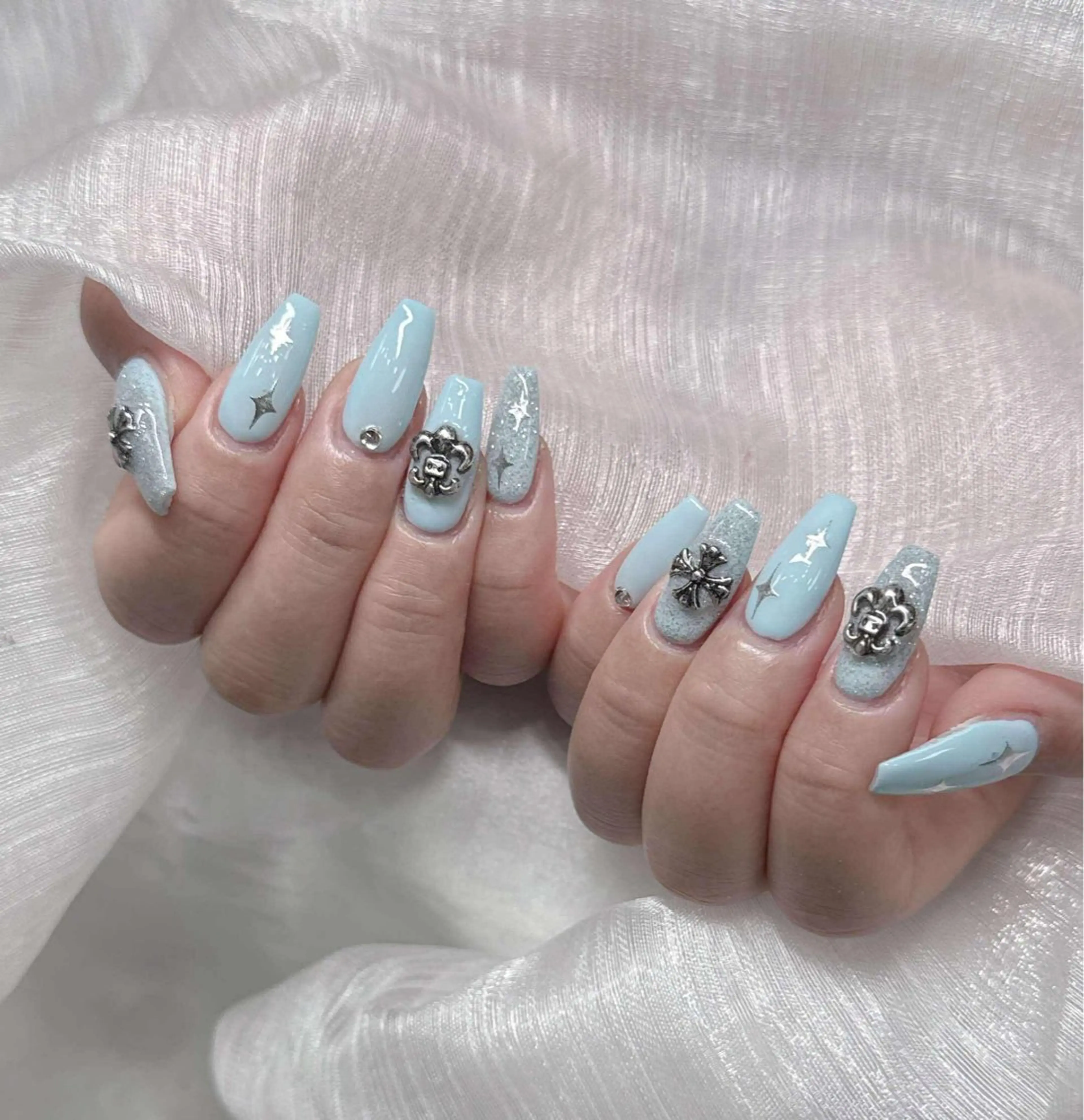 ネイル 長さ出し グラデーション 卒業式 キラキラネイル マグネットネイル ハンドネイル Lee Nailsのネイルデザイン