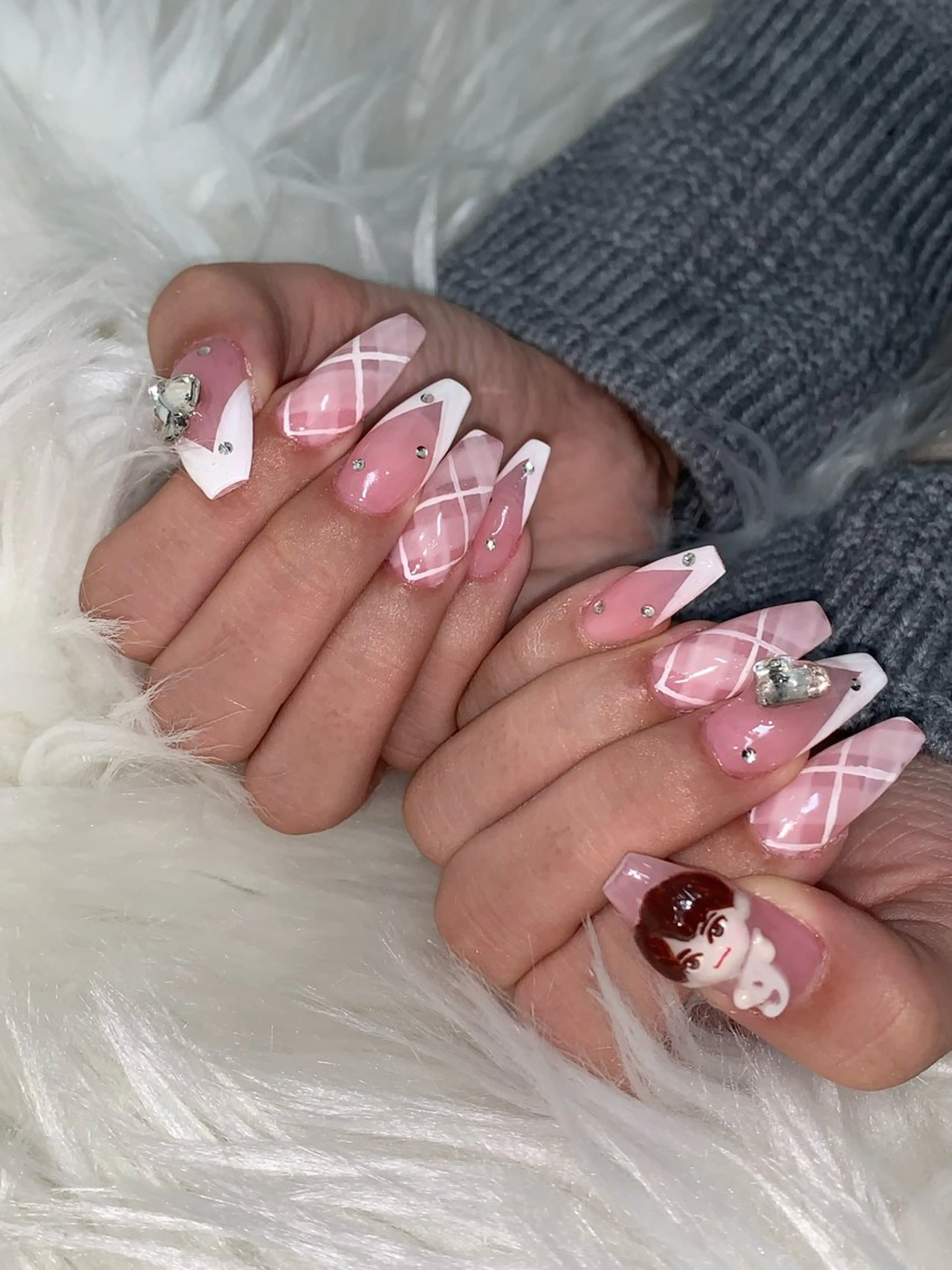 ネイル ハンドネイル NES NAIL所属・さゆり￤推しキャラ ￤ロングネイル🩷のネイルデザイン