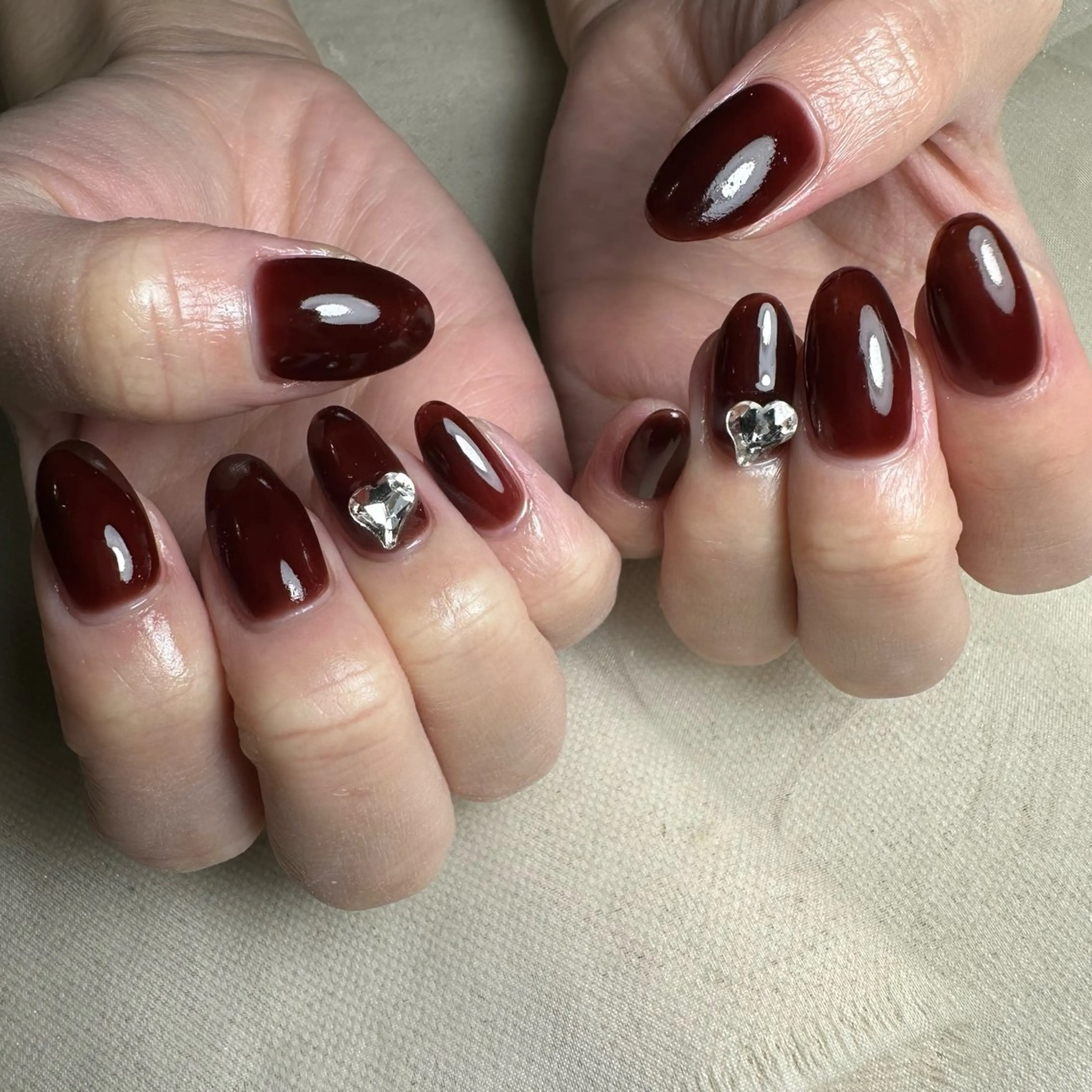 ネイル repos~ルポ~所属・里見 麗のネイルデザイン