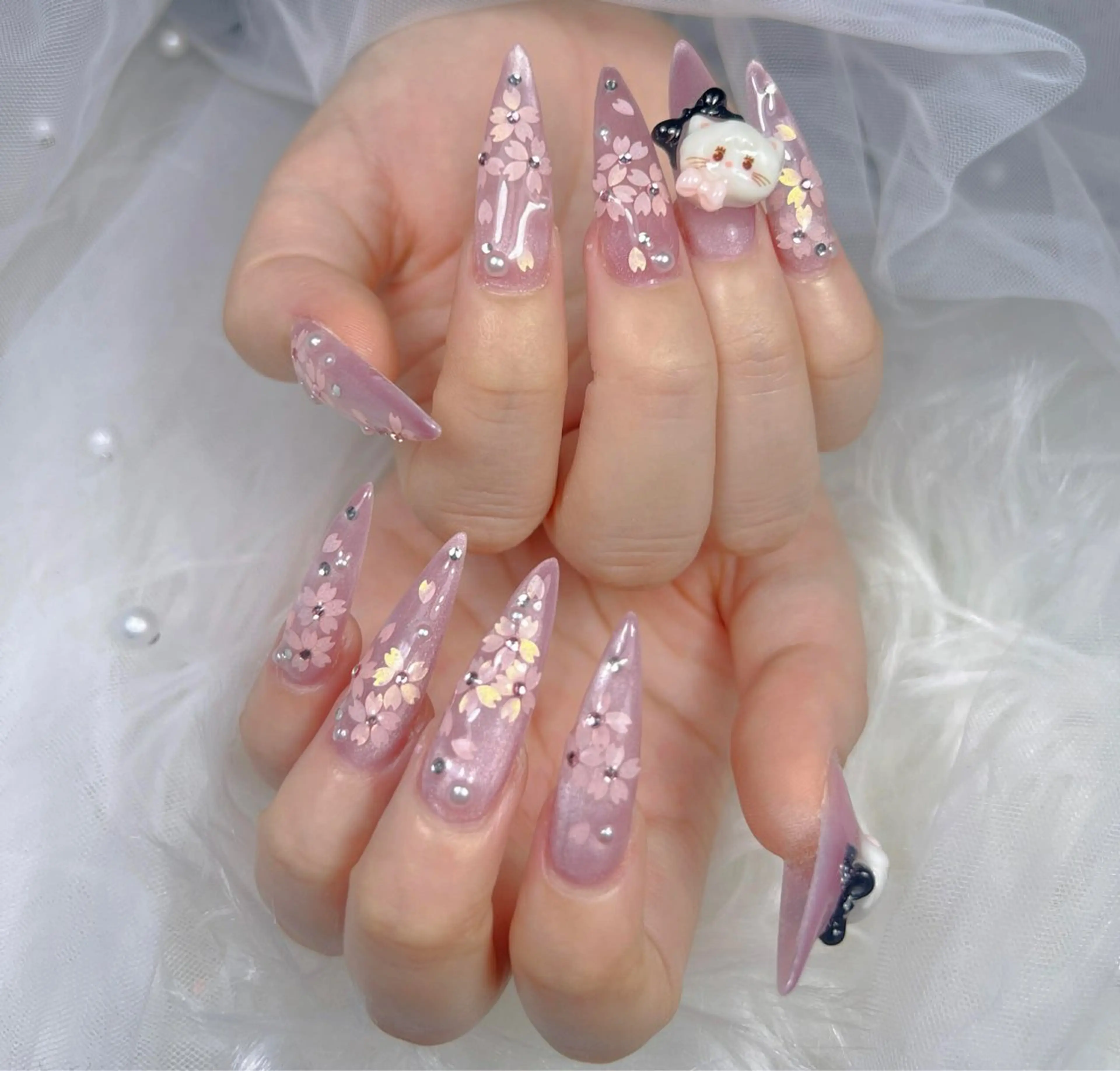 ネイル アートネイル オーロラネイル チークネイル 長さ出し フットネイル ハンドネイル ハンドケア Mio_ Noiranailのネイルデザイン