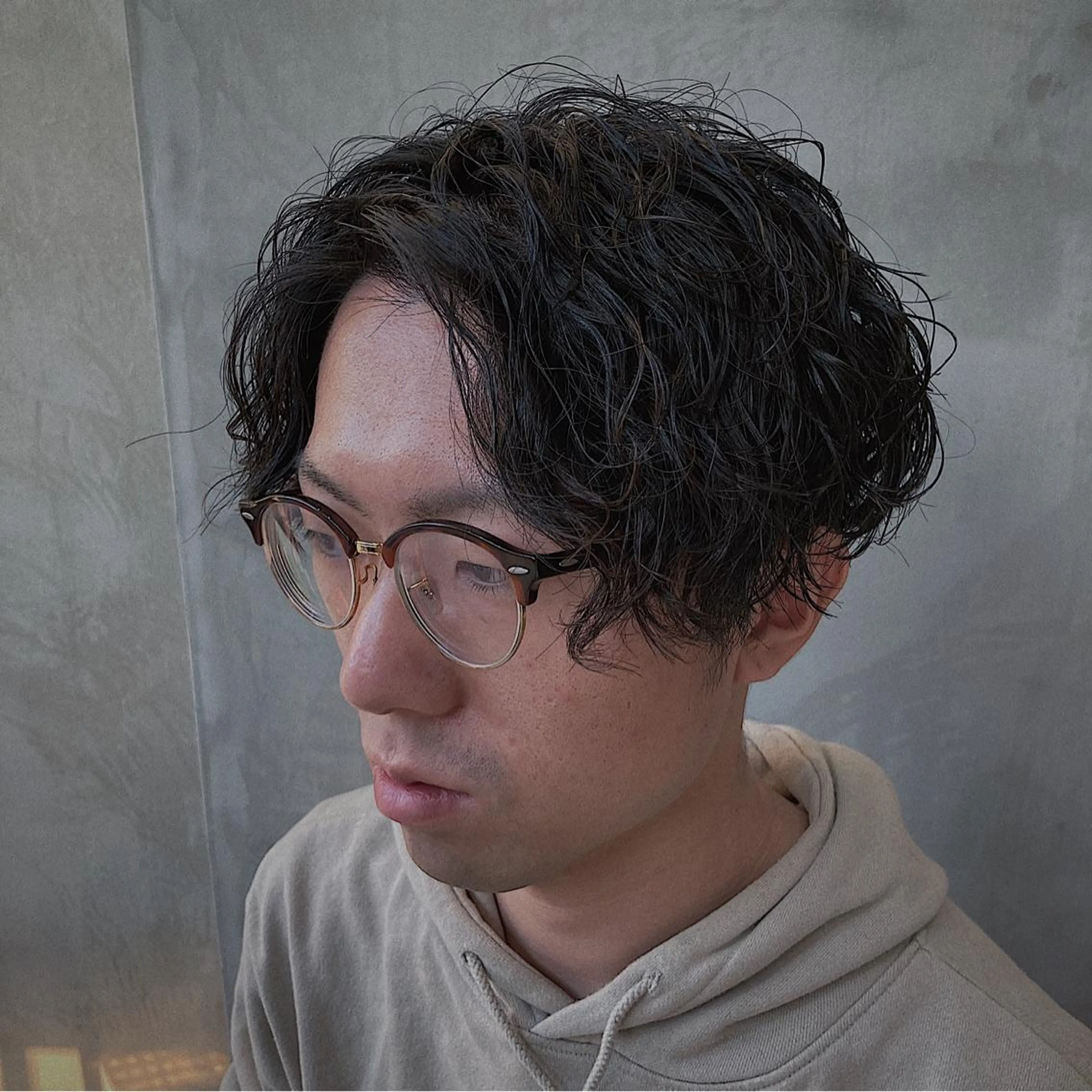 ミディアム パーマ メンズ センターパート 波巻きスパイラルパー マ/シャドウパーマ駿のヘアスタイル