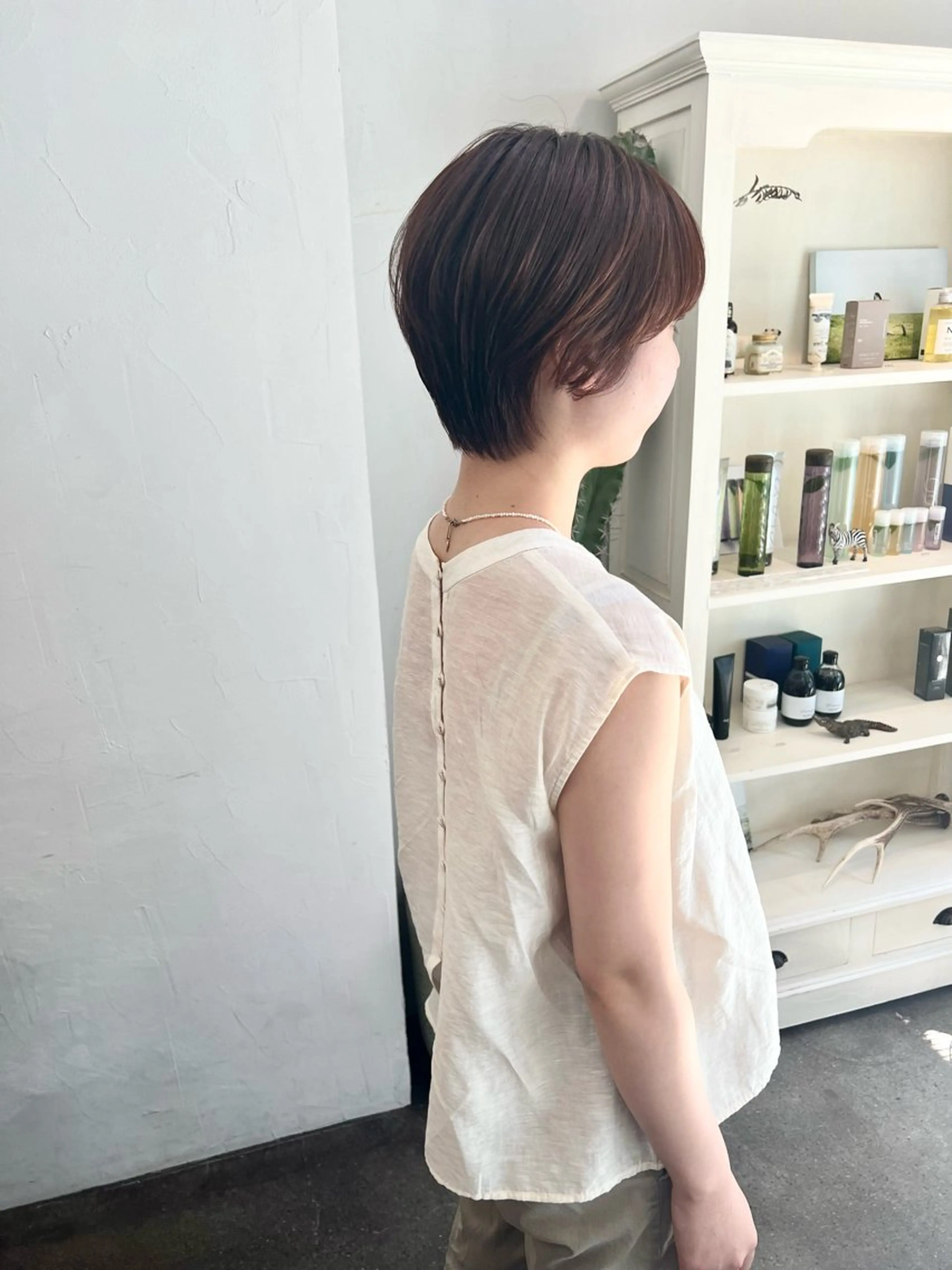 ショート カラー ショートレイヤー ベージュカラー イルミナカラー ピンクカラー ピンクベージュ カット ヘアカラー 千葉 郁也のヘアスタイル