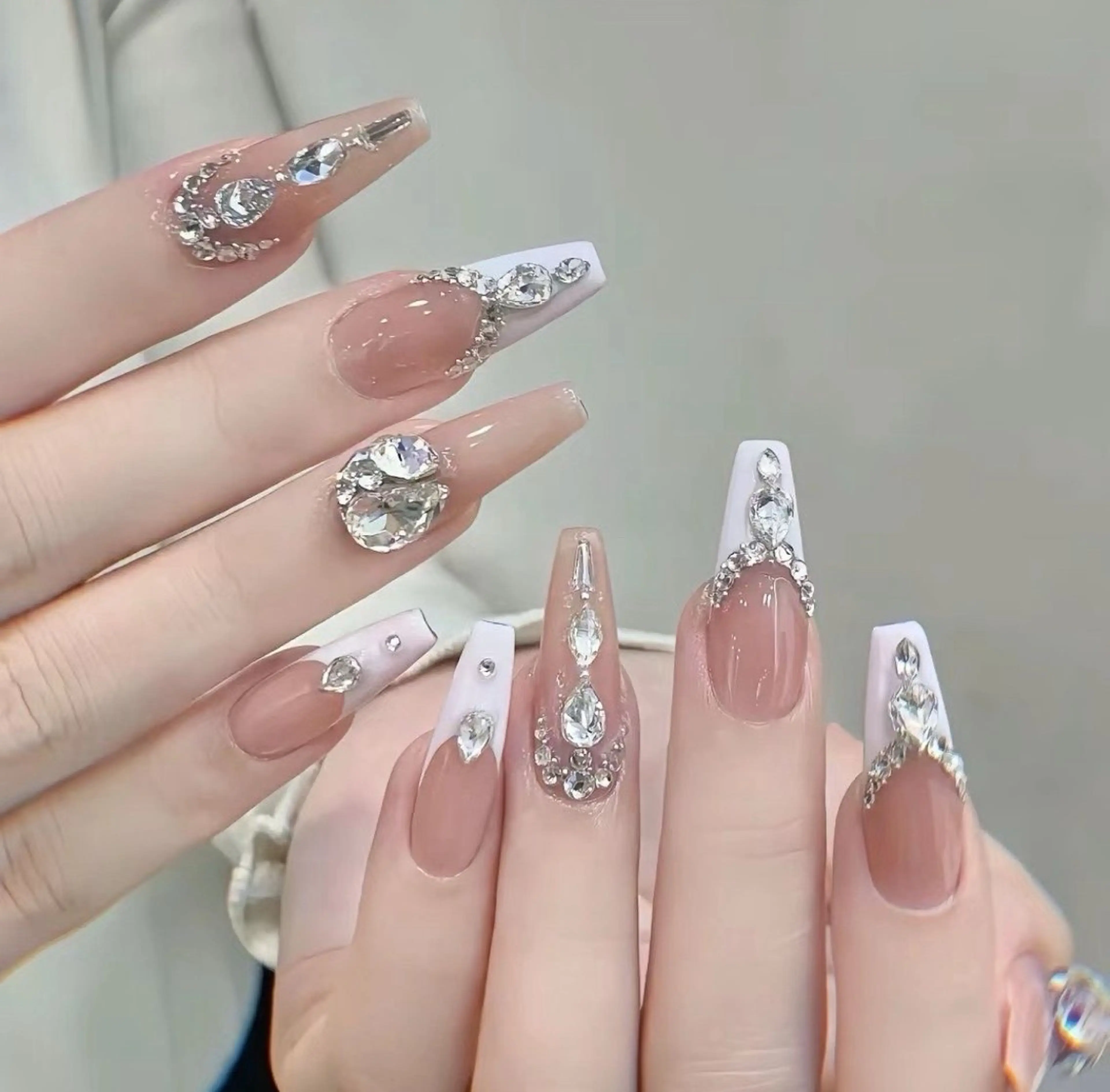 ネイル pink ladyサロン所属・べ にのネイルデザイン