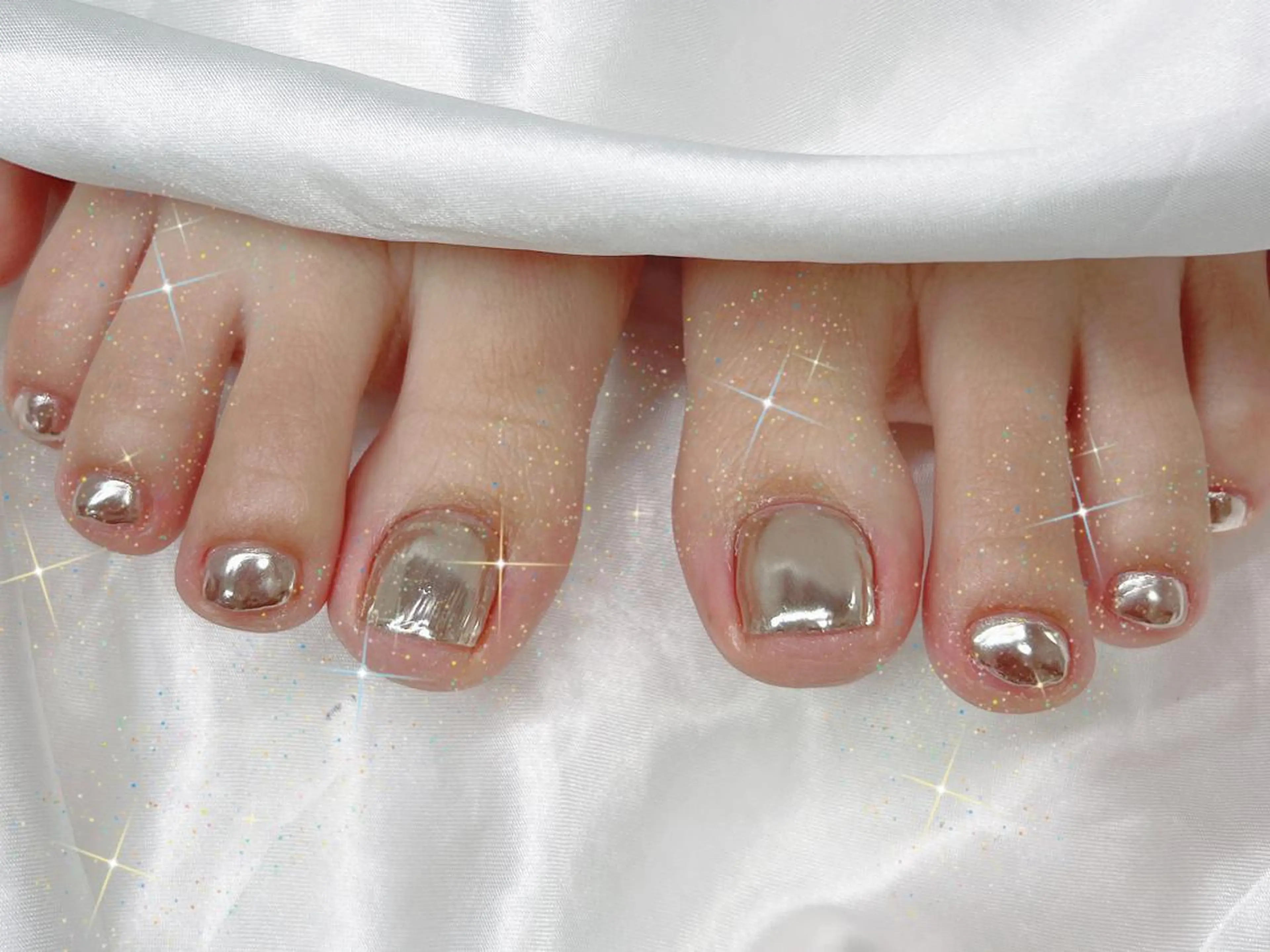 ネイル キラキラネイル ミラーネイル シルバー フットネイル IRIS NAIL大塚のネイルデザイン