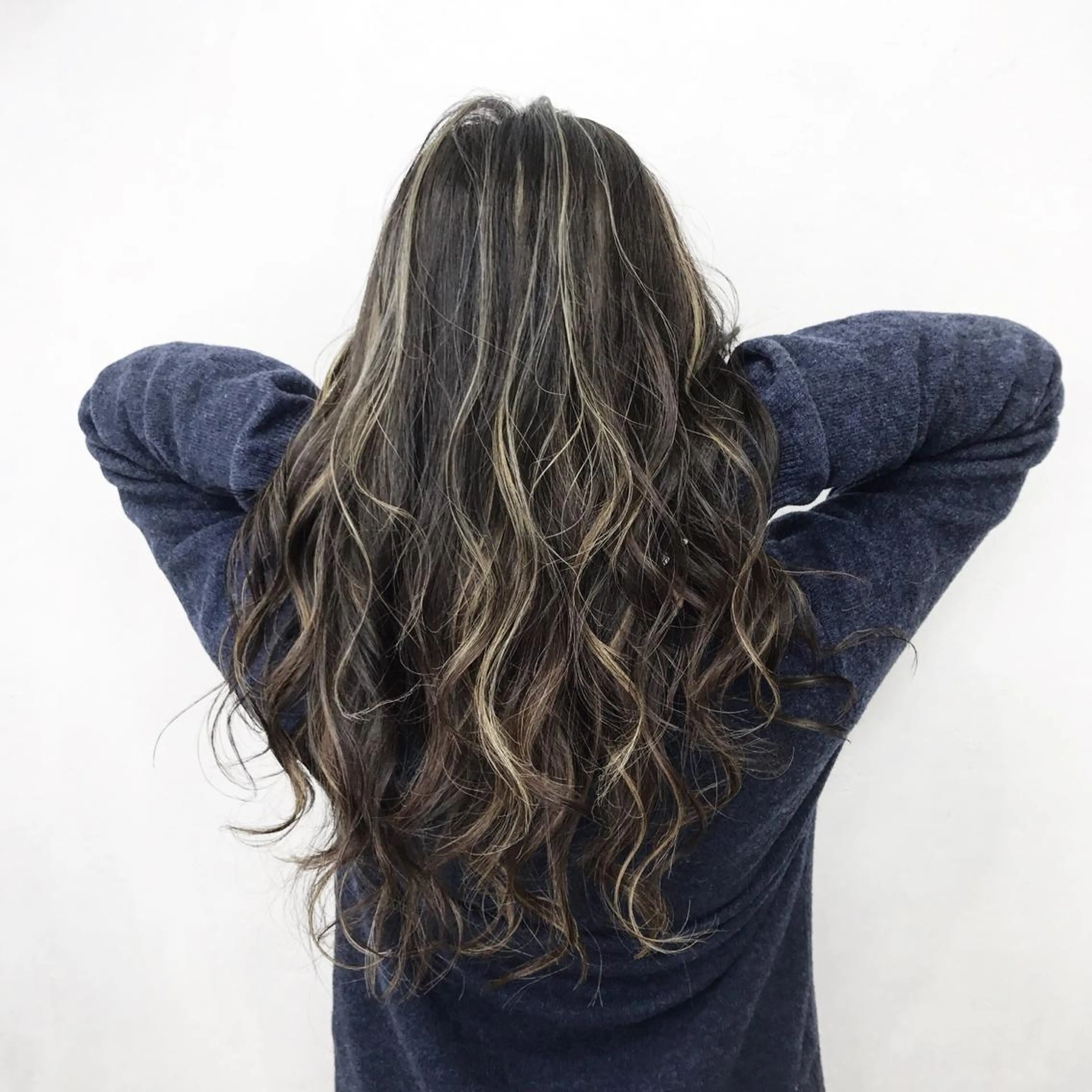 ロング カラー グレージュ ハイライトカラー ハイライト ヘアカラー TATSUYA アートディレクターのヘアスタイル