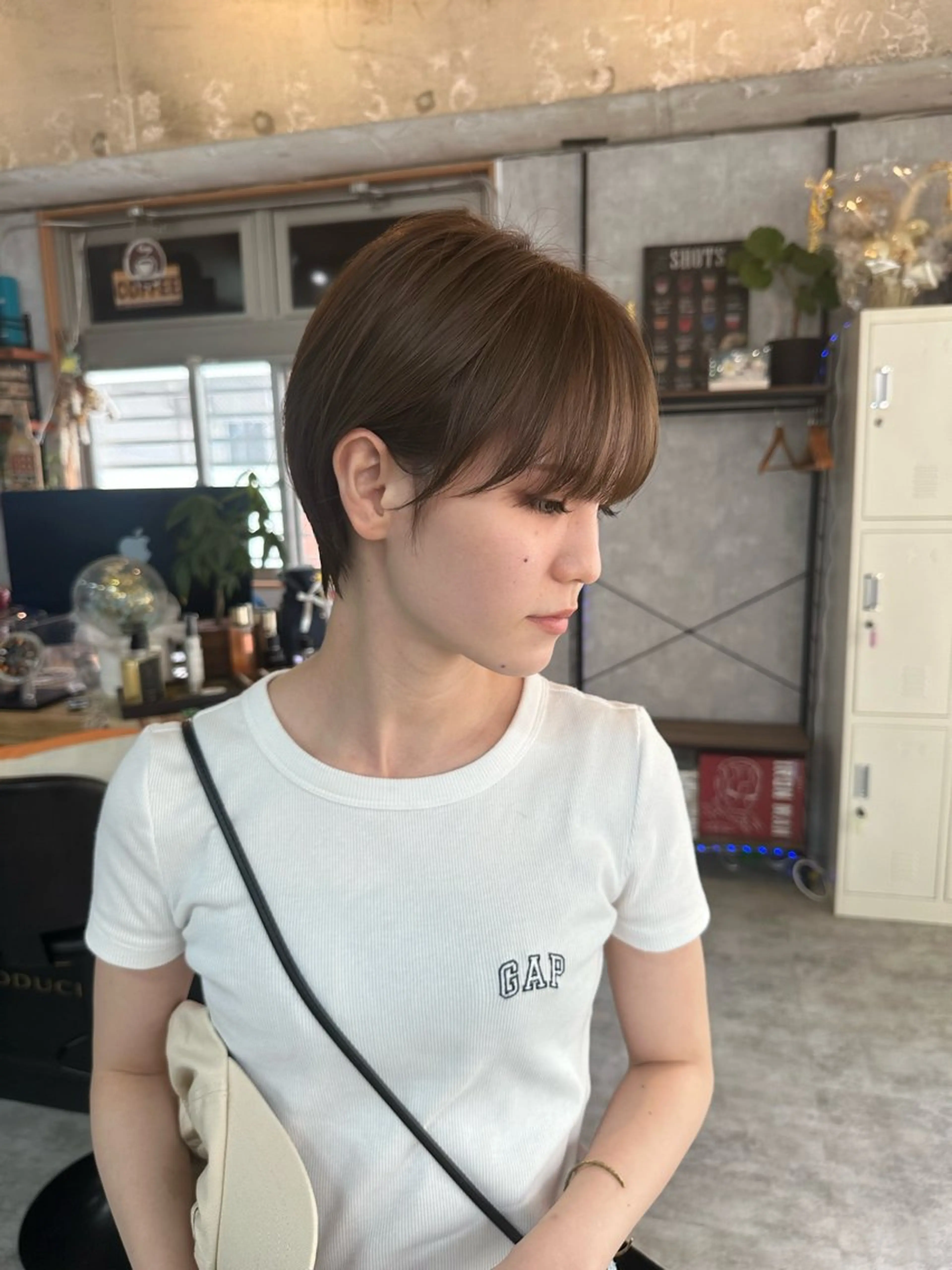 ショート 切りっぱなしボブ ショートボブ ハンサムショート 丸みショート ボブ カット ヘアカラー トリートメント モテ髪/ボブ/ショー ト/アダチフウトのヘアスタイル