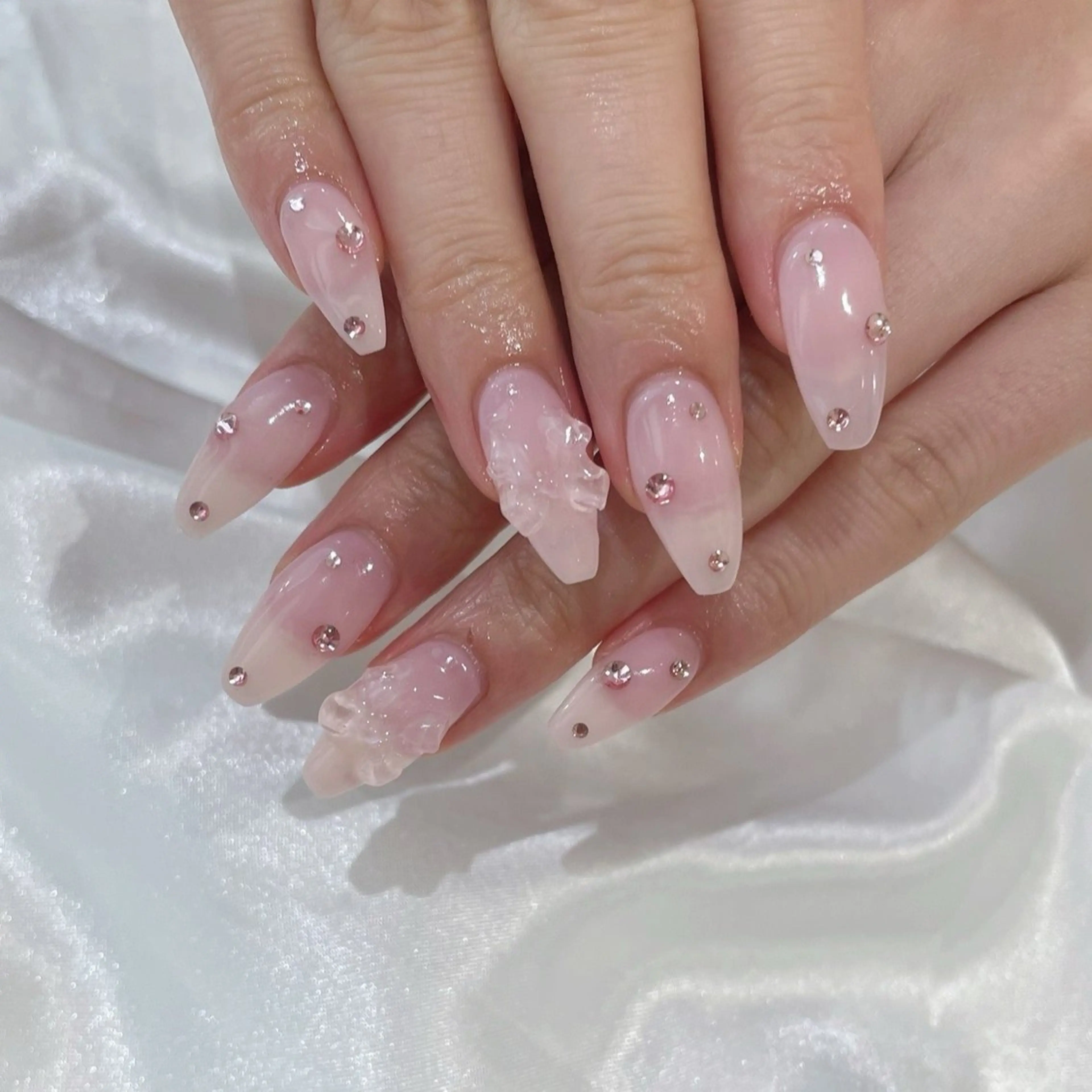 パーマ ハンドネイル 細矢 咲花のネイルデザイン