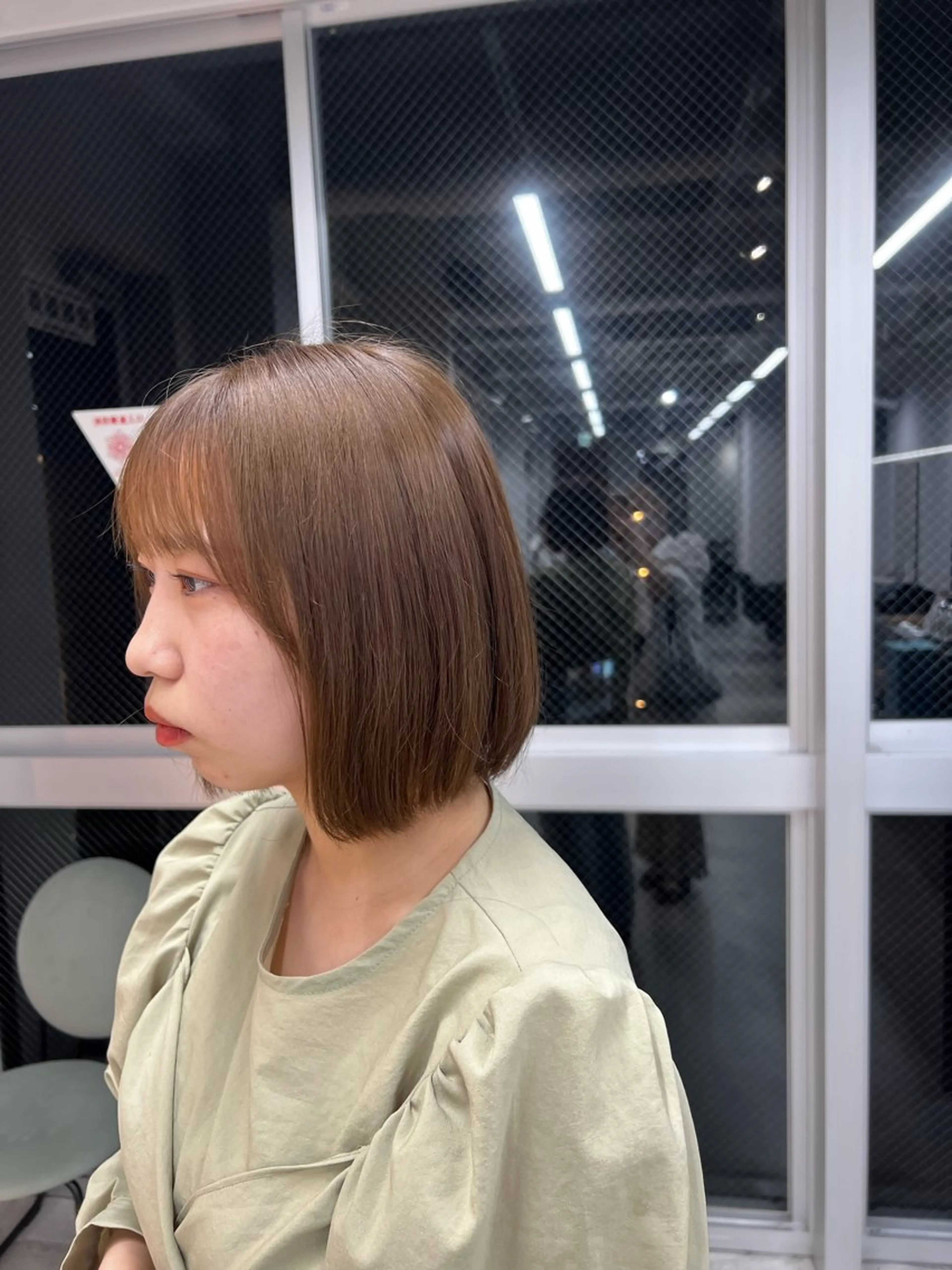 ミディアム ヘアカラー maya レイヤーカットのヘアスタイル