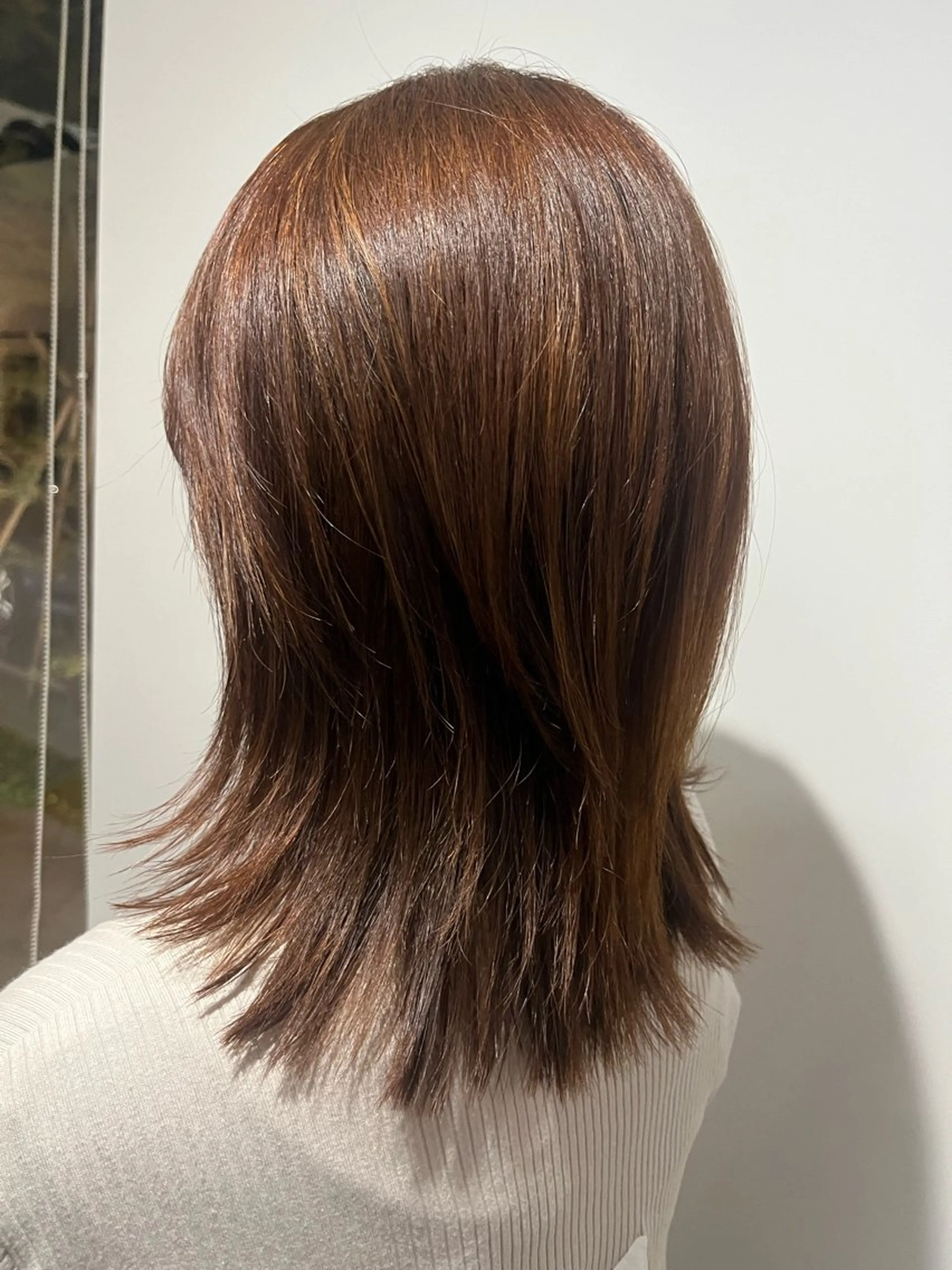 ミディアム カラー オレンジ レイヤーカット 外ハネヘア パーマ/縮毛矯正 揚村武斗のヘアスタイル