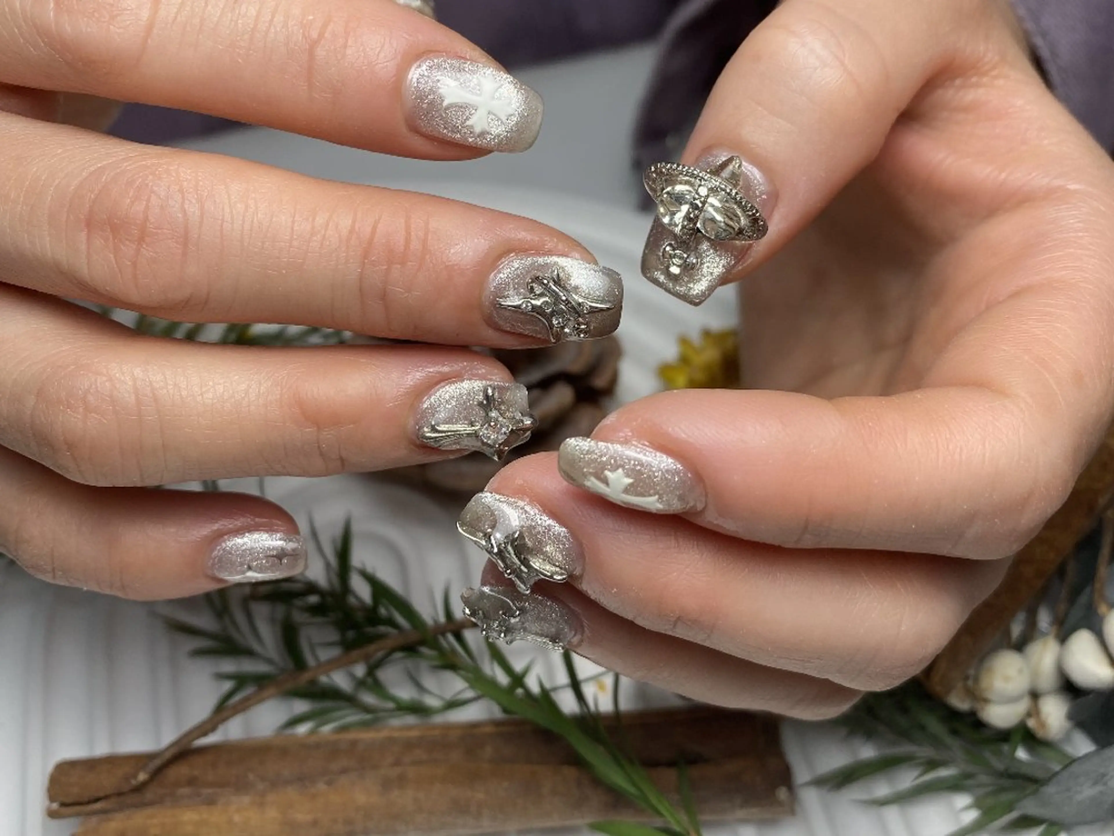 ネイル チークネイル フレンチネイル ジェルネイル ガーリー キラキラネイル ハンドネイル UM Nail Salonのネイルデザイン