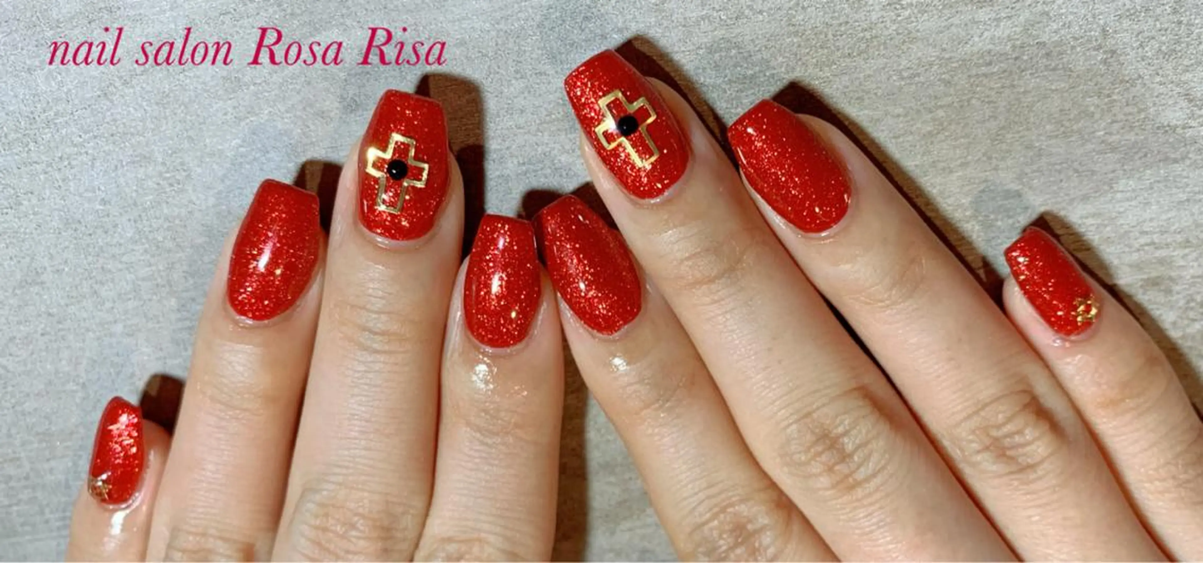 ミディアム ネイル ラメ(グリッター) 赤色 ハンドネイル ネイルスタジオ シェイクユアハンズのネイルデザイン