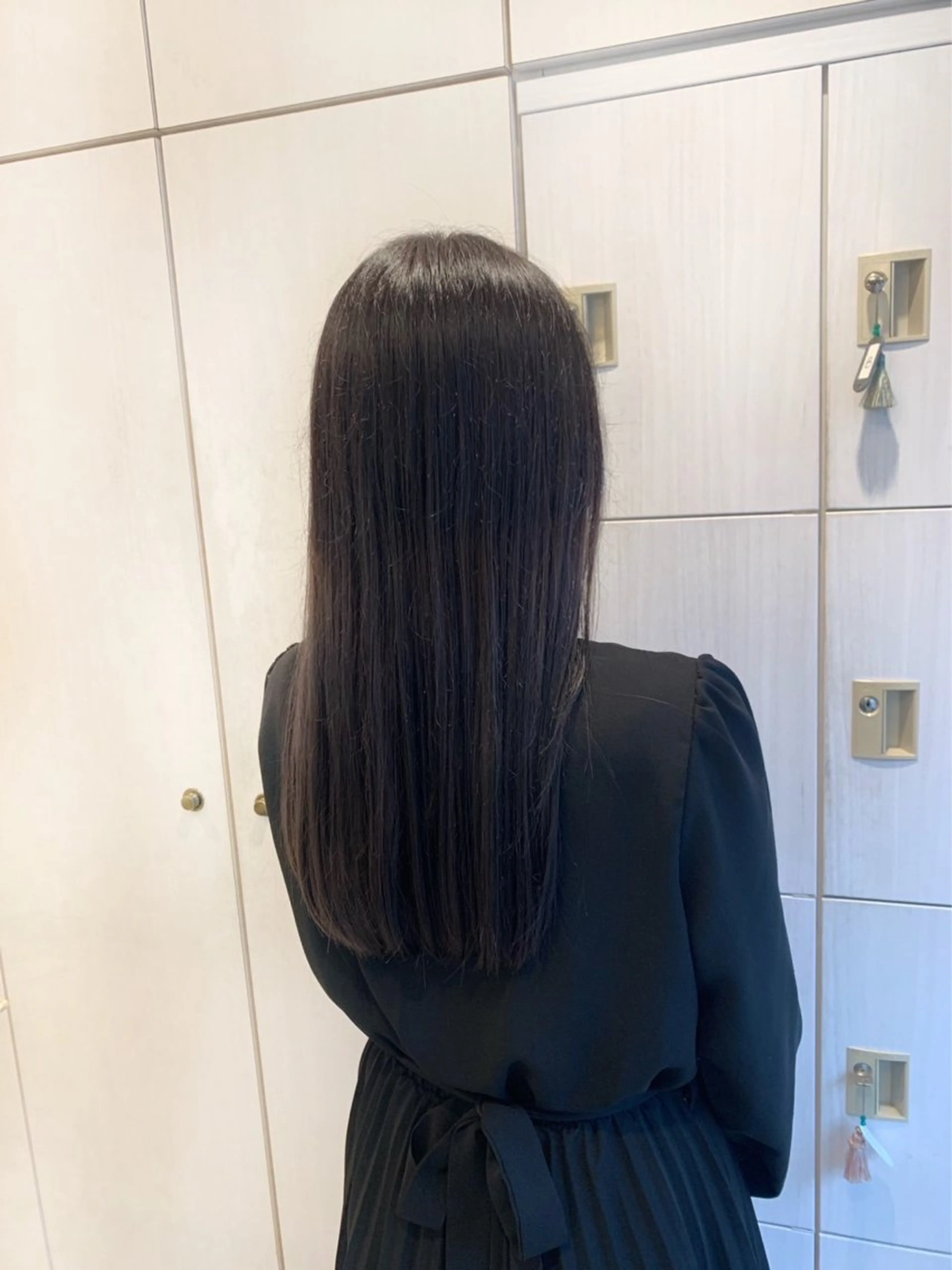 ロング NaVIユウジ ブリーチカラーのヘアスタイル