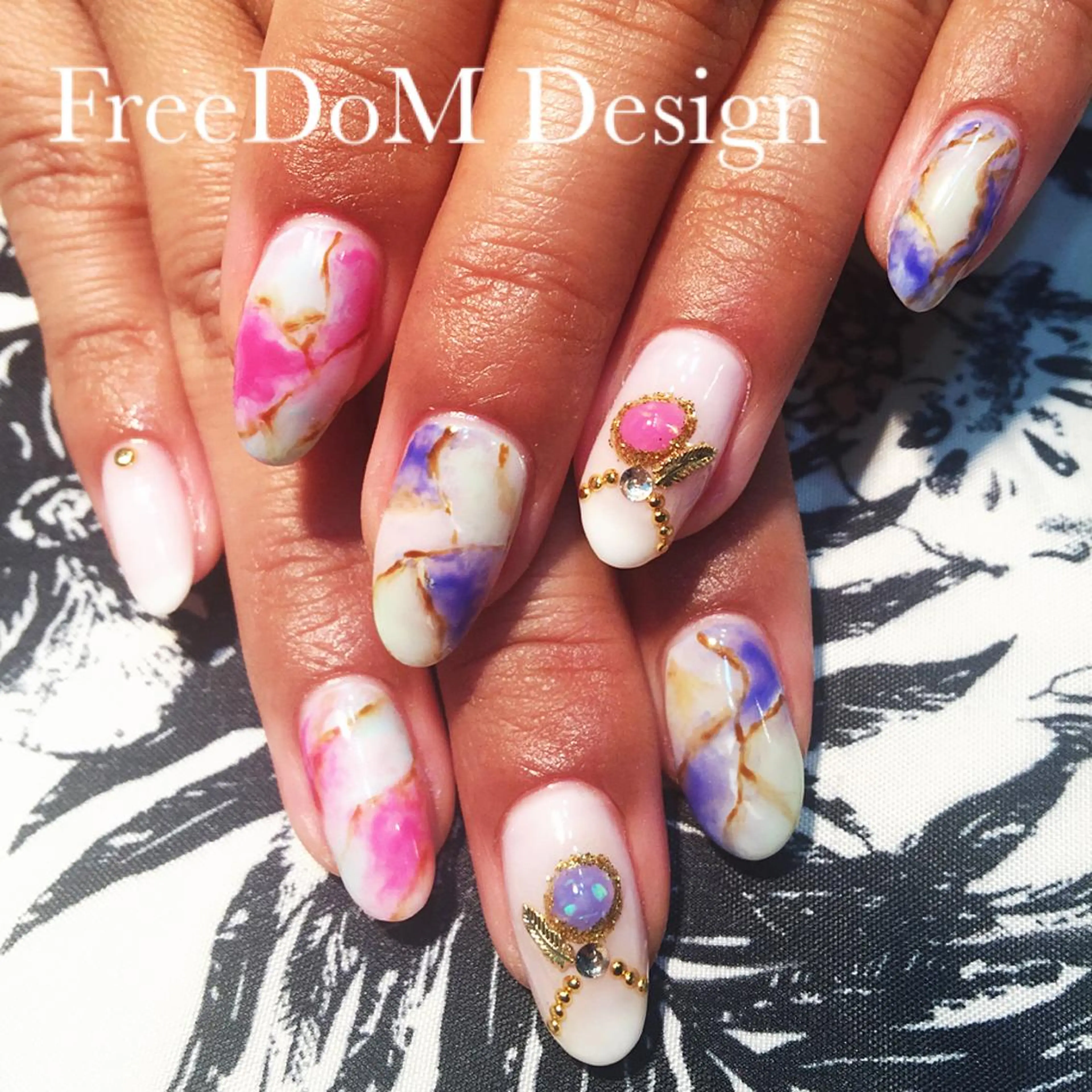 ネイル アートネイル ハンドネイル ＦreeDoＭ   Design所属・W KUMIのネイルデザイン