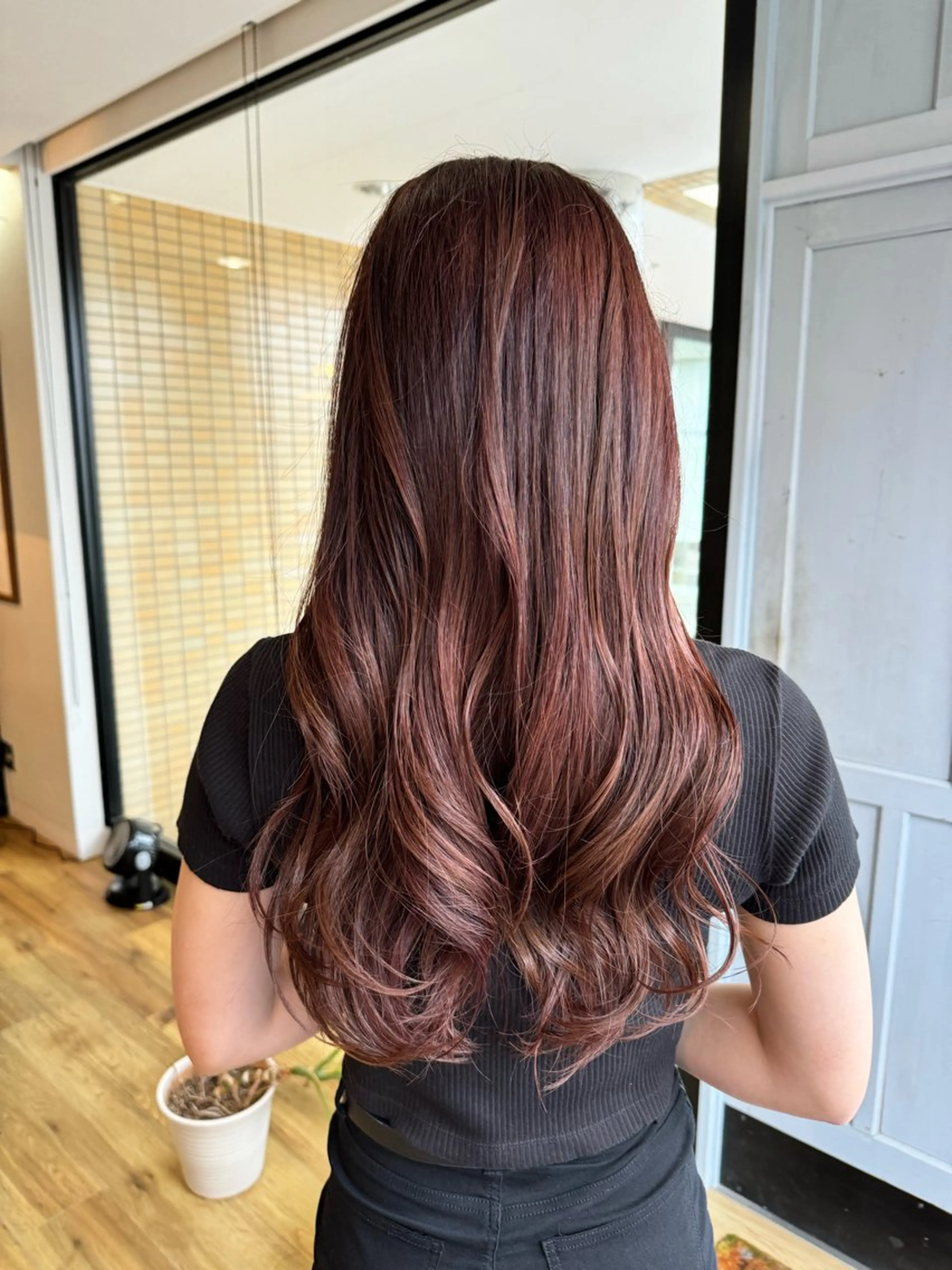 ロング カラー ピンクカラー ヘアカラー トリートメント ツキダテ ユイのヘアスタイル