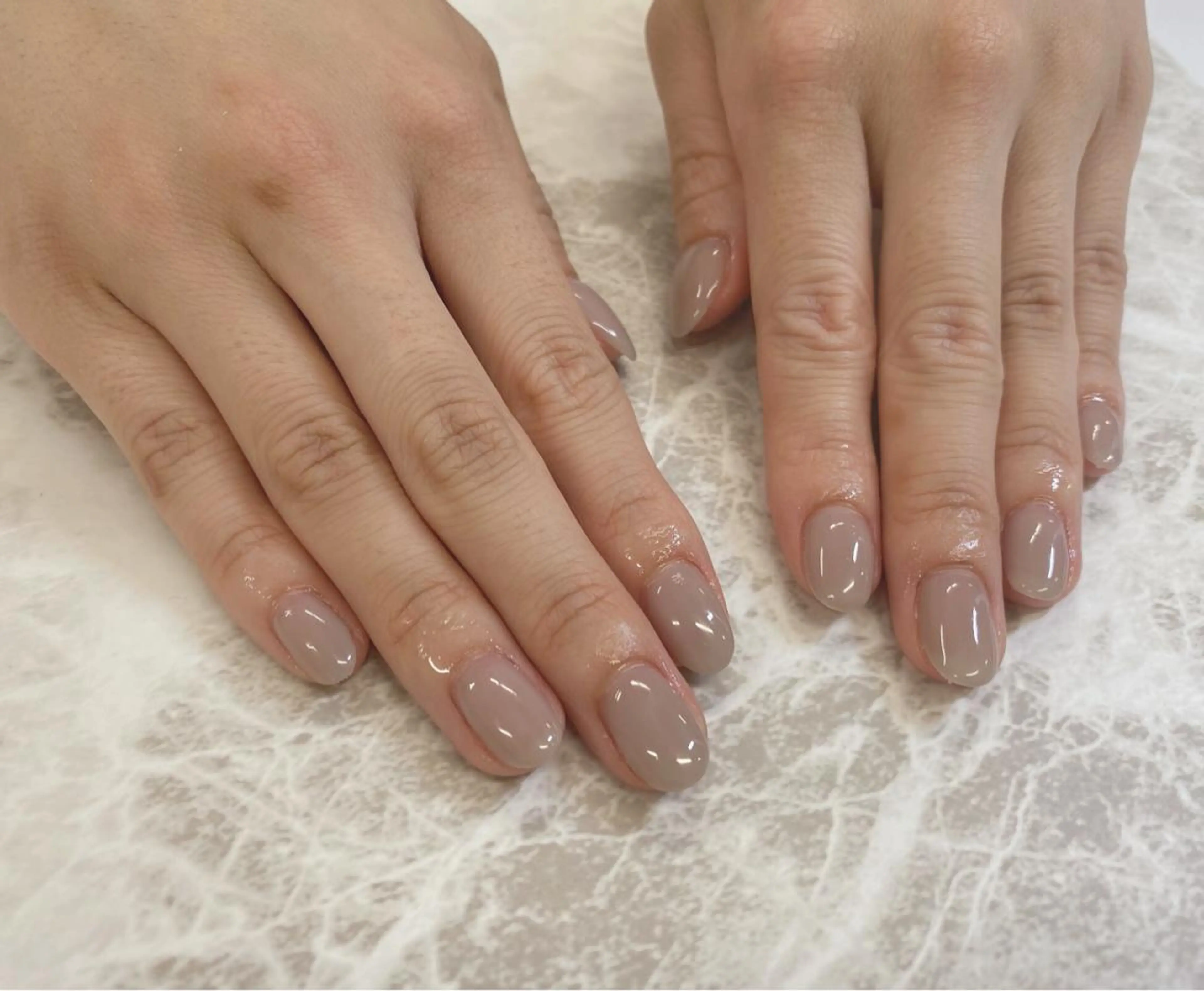 ネイル ジェルネイル オフィスネイル ワンカラーネイル シンプルネイル ハンドネイル salon  Lilou所属・salon Lilouのネイルデザイン