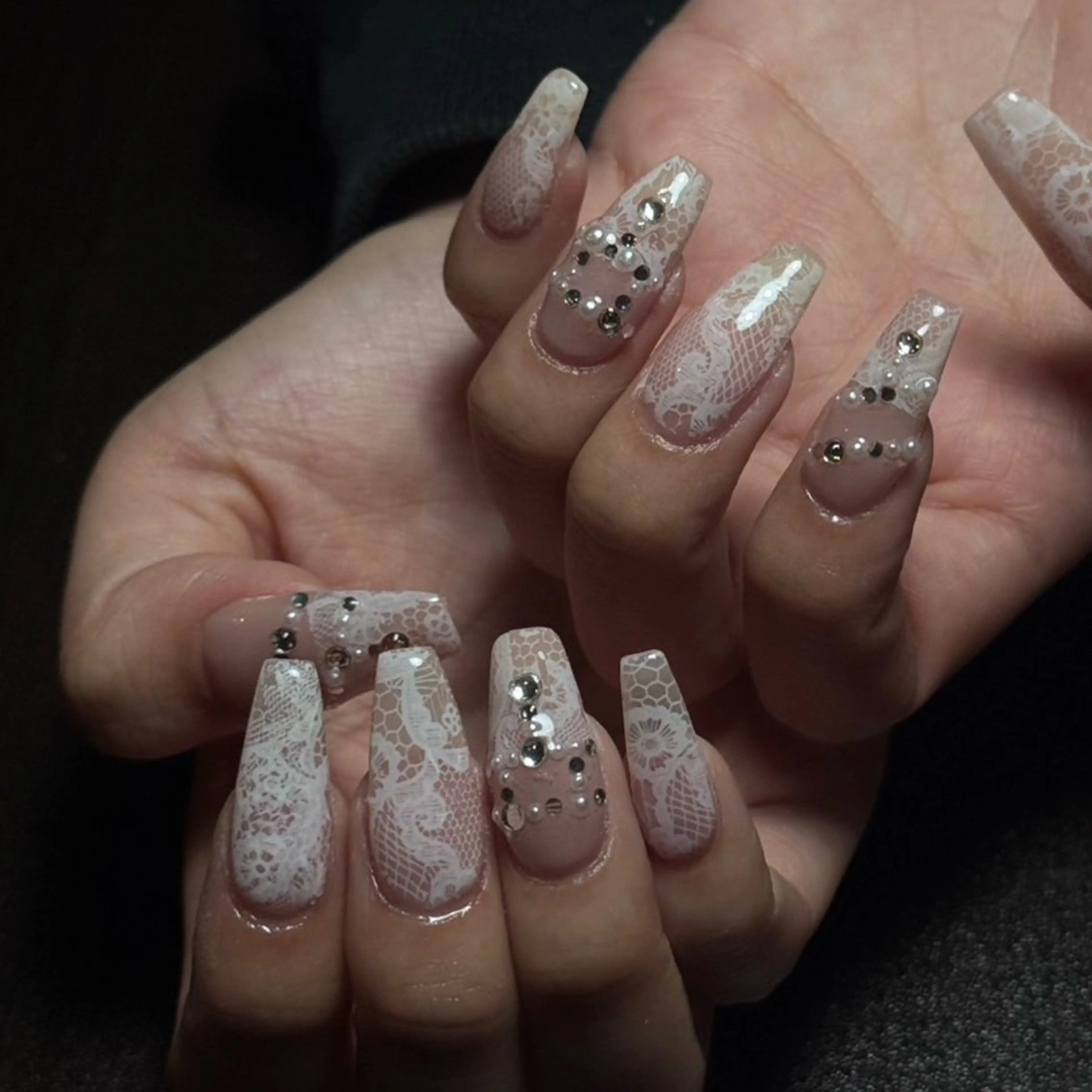 ネイル 韓国ネイル レース ロングネイル ストーンネイル ブライダルネイル ハンドネイル モンナ CCのネイルデザイン