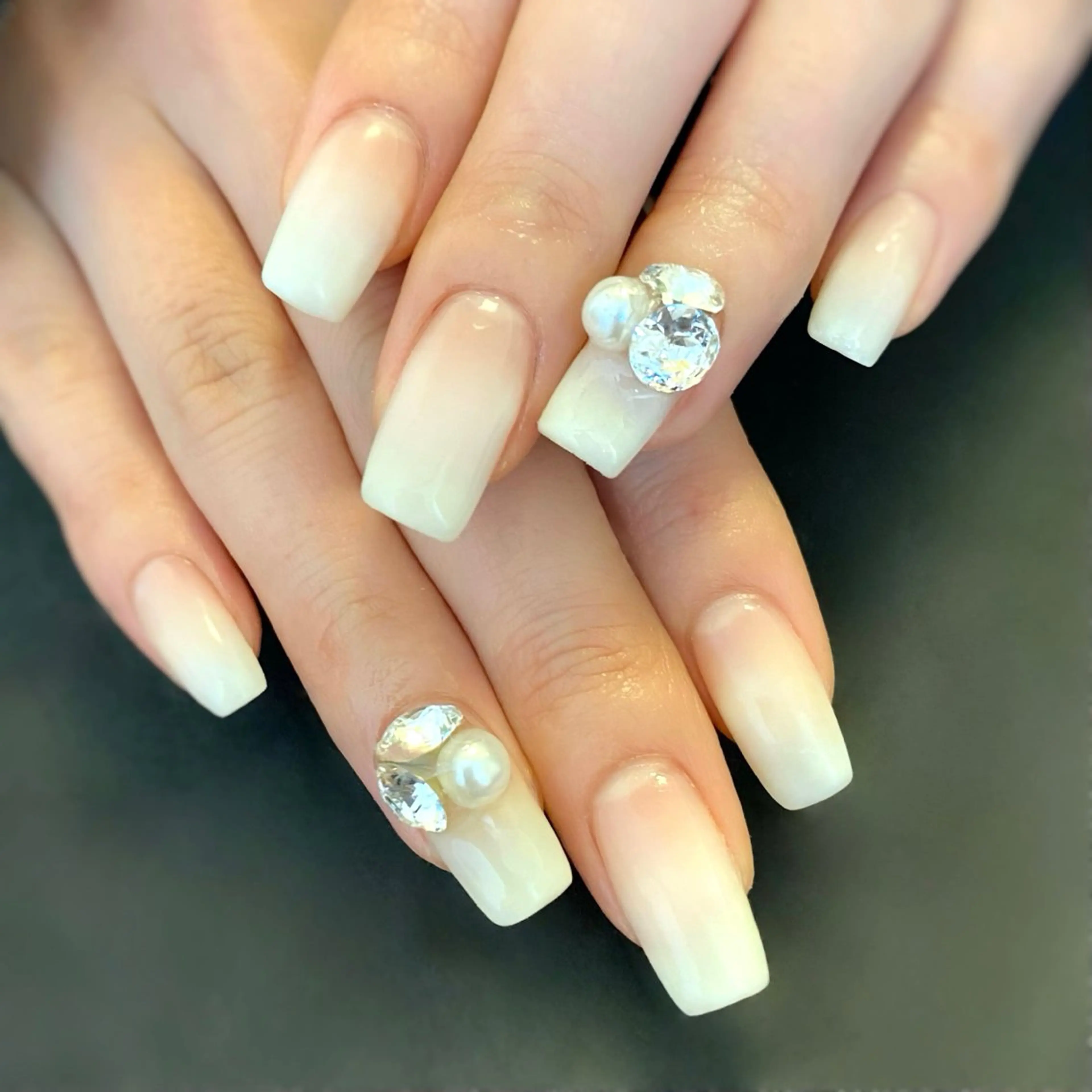 ネイル グラデーション ホワイト nail*157 .のネイルデザイン