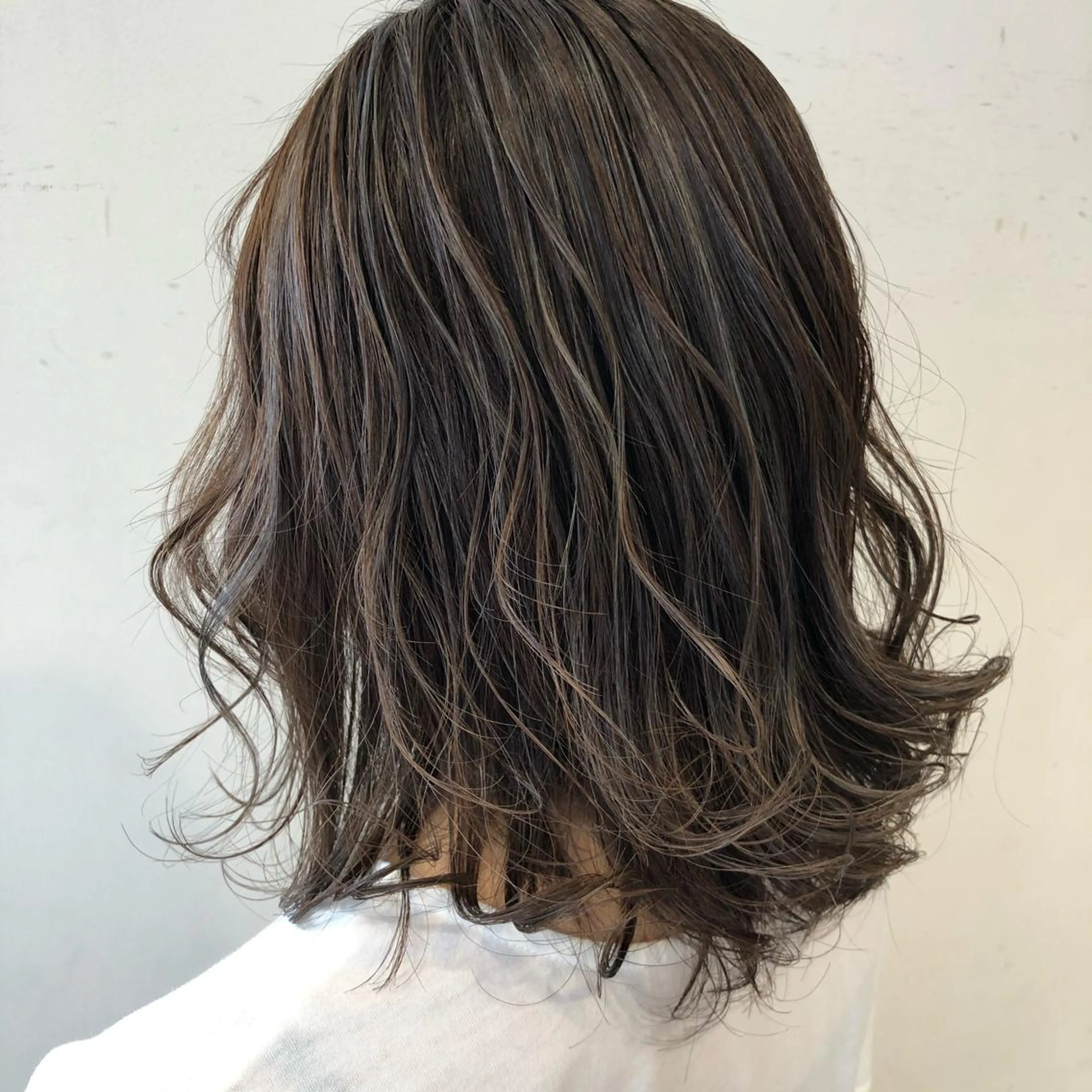 ミディアム カット ヘアカラー トリートメント 髪質改善専門 いしだあきひろのヘアスタイル