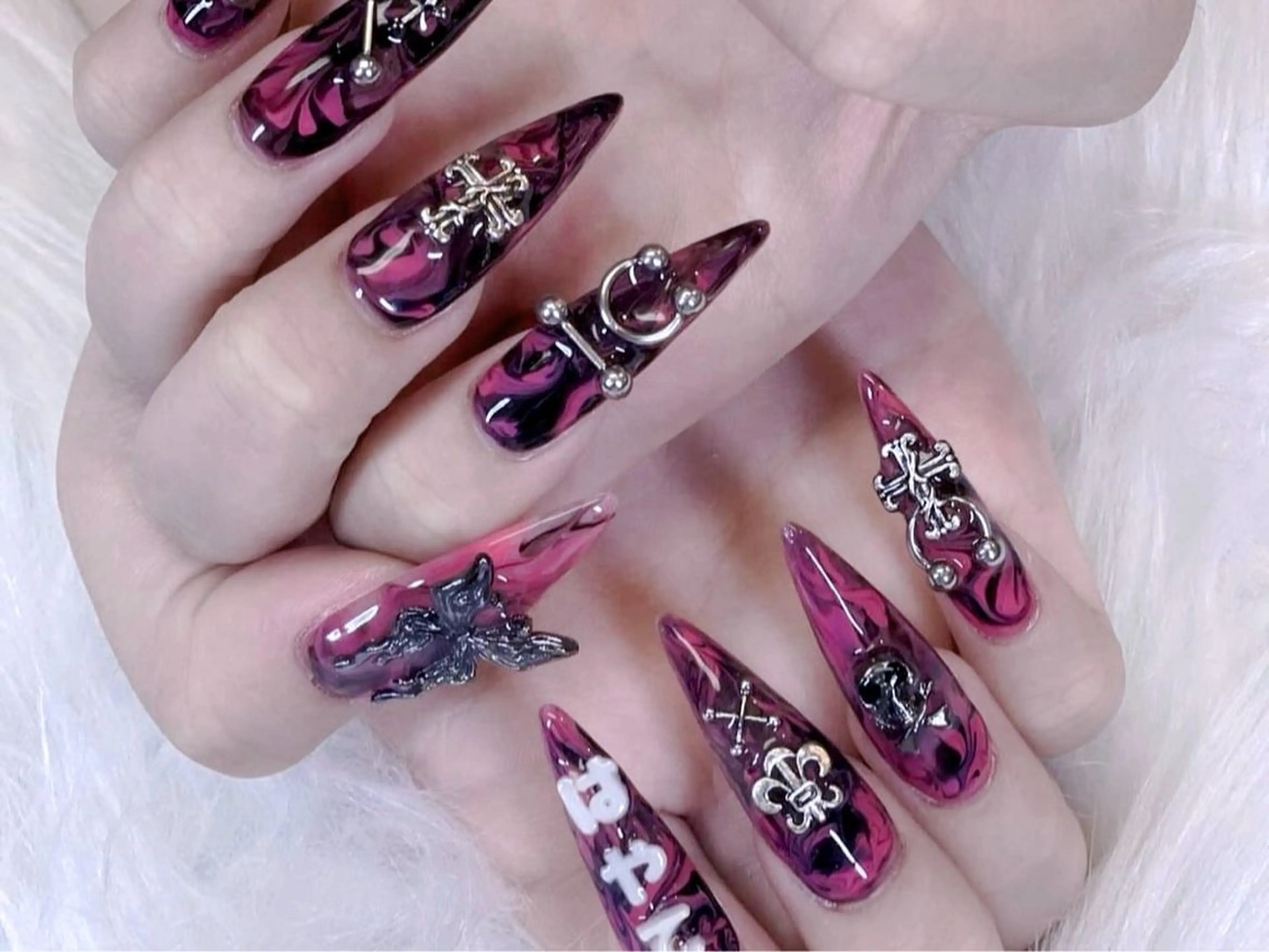 ネイル 成人式 大理石ネイル(マーブル) ネイルチップ 冬ネイル クリスマス ハンドネイル MoMoA Nail ネイル長さ出し専門店のネイルデザイン