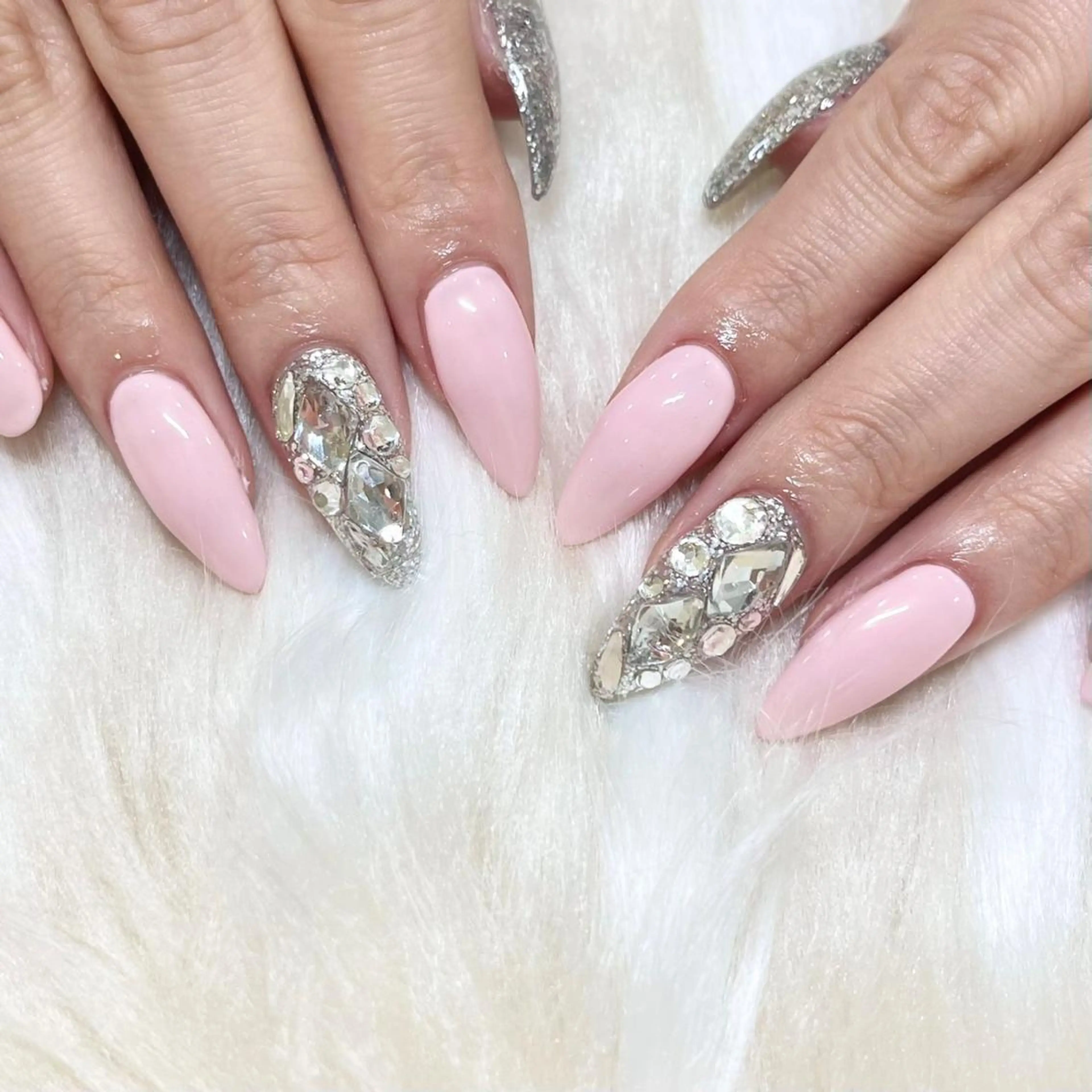 ネイル PEEKABOO京橋 EYE&NAILのマツエク・マツパデザイン