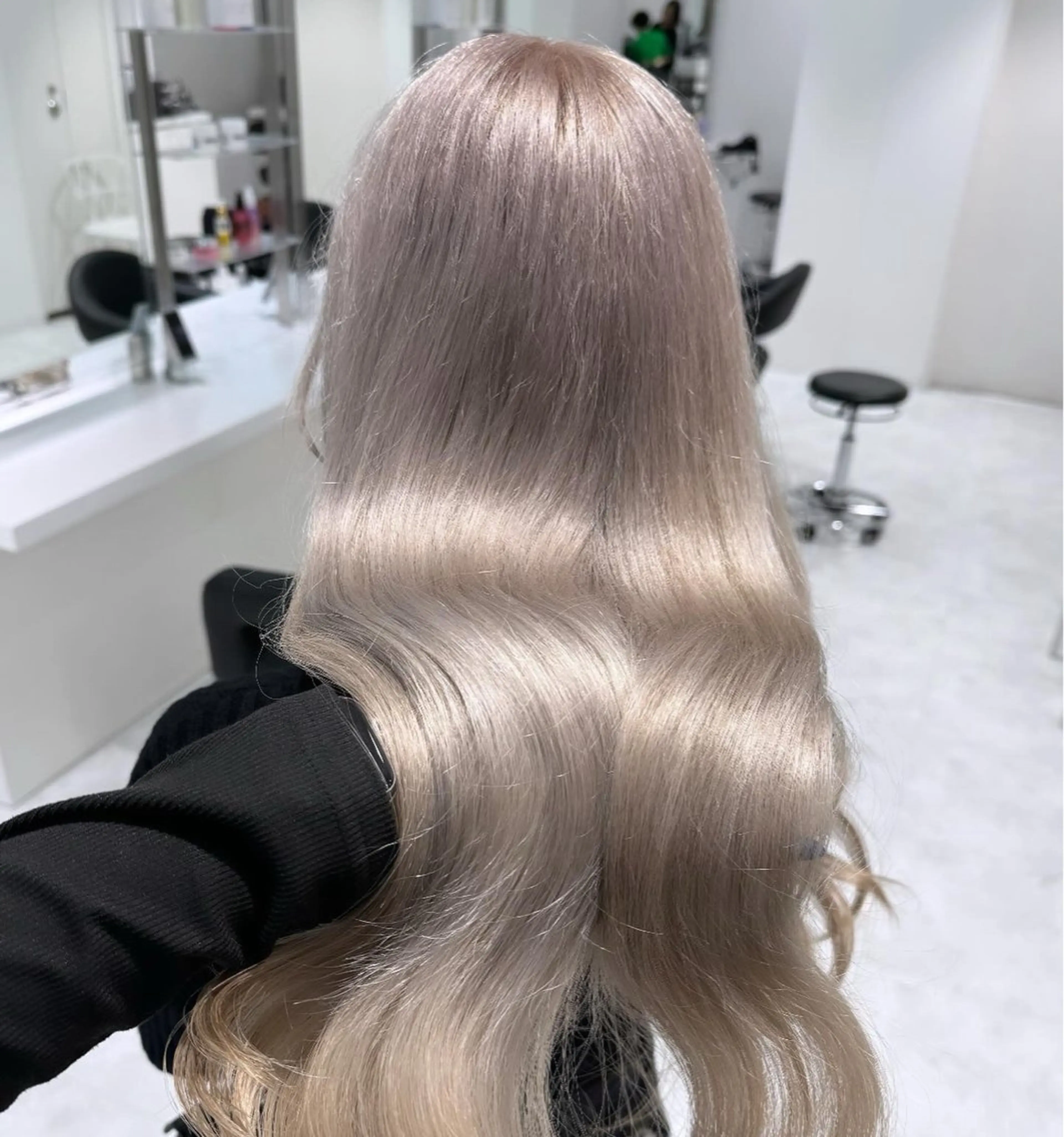 ロング カラー ヘアアレンジ ヘアカラー トリートメント 𝘳𝘺𝘰𝘬𝘢 髪質改善／ブリーチのヘアスタイル