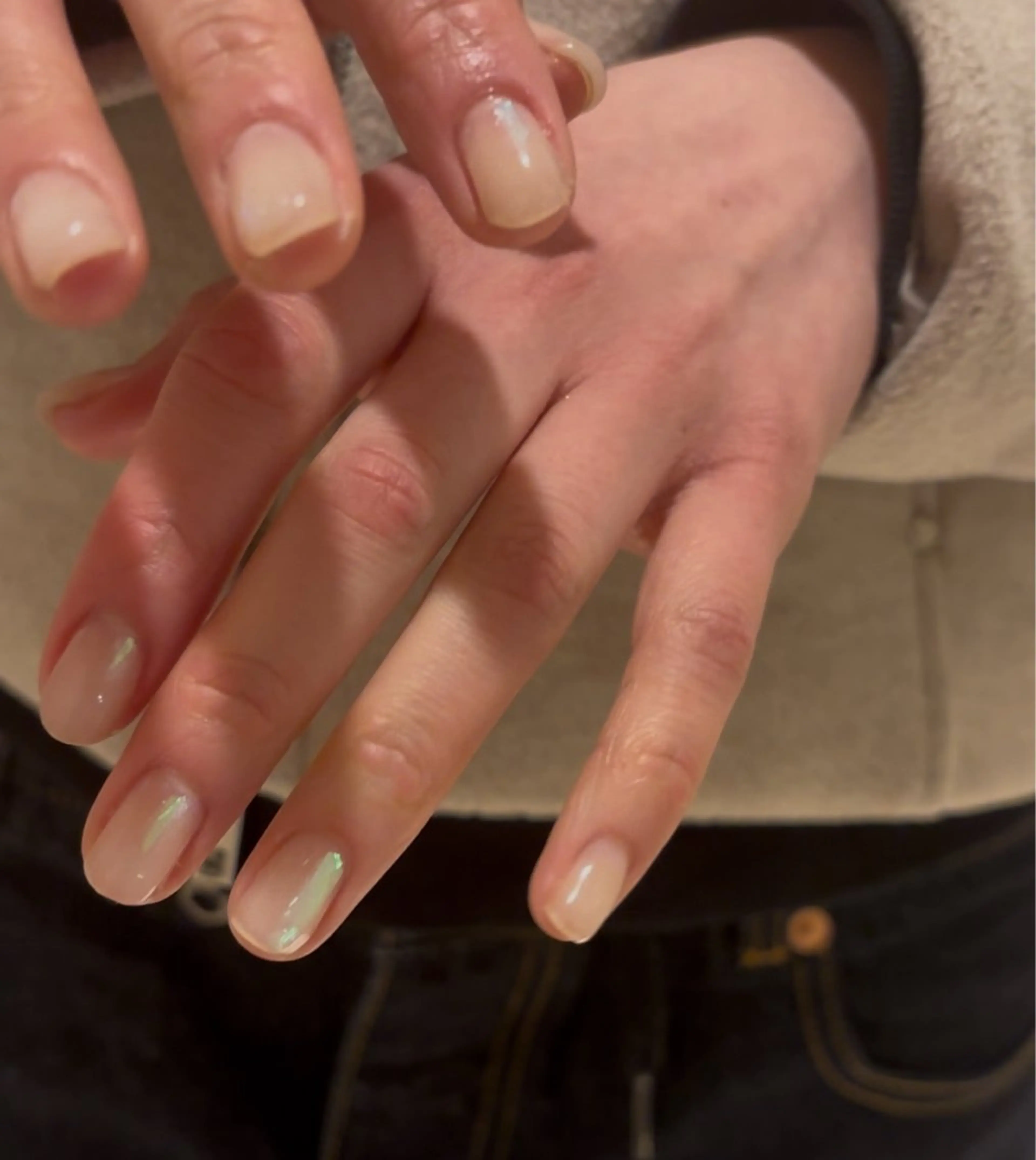 ネイル オーロラネイル ホワイト ハンドネイル Elio所属・Elio 国泰寺のネイルデザイン