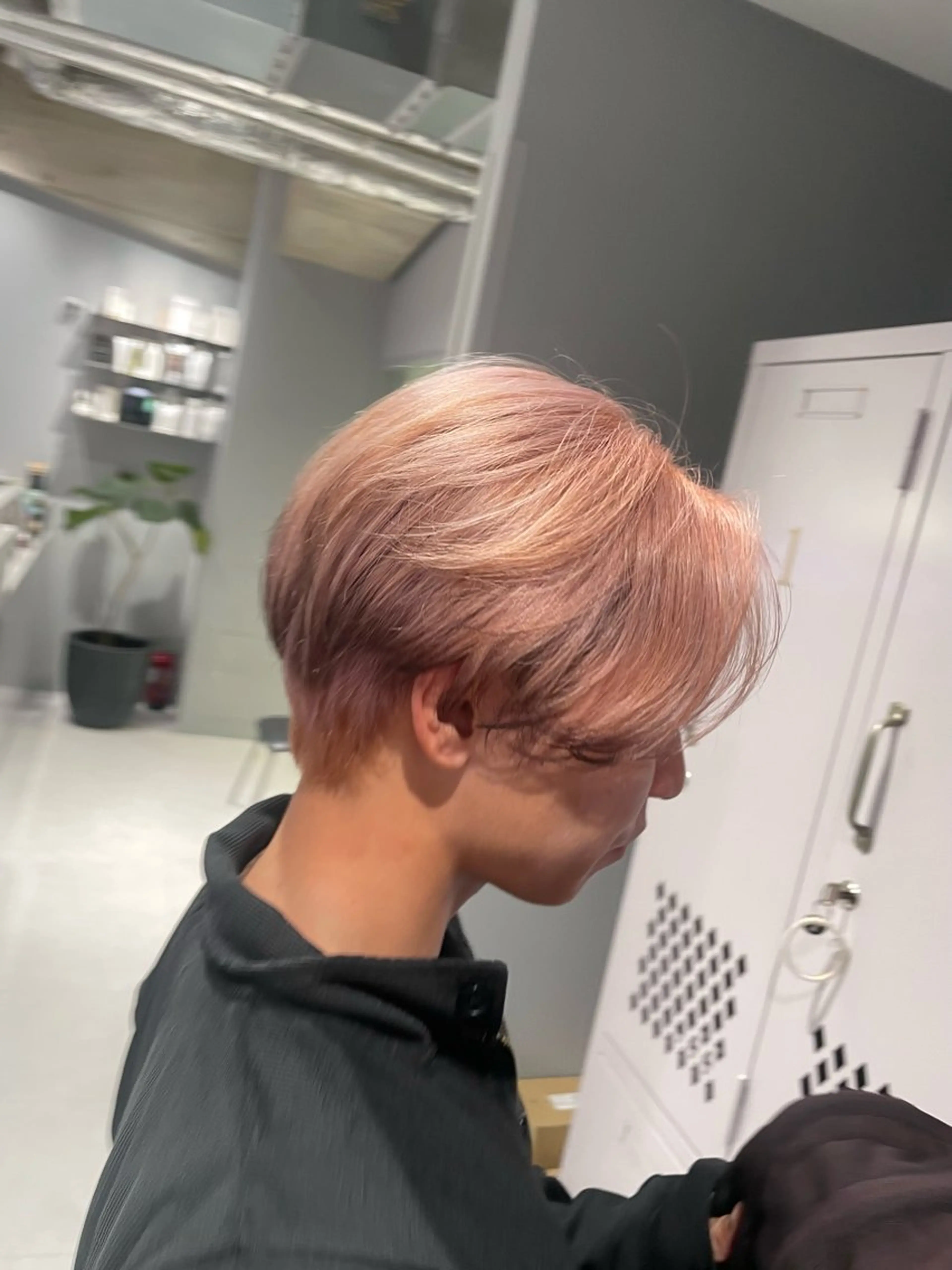 ショート カラー メンズ メンズブリーチ メンズパーマ ブリーチ ケアブリーチ 菜々🫧新宿 透明感ケアブリーチのヘアスタイル