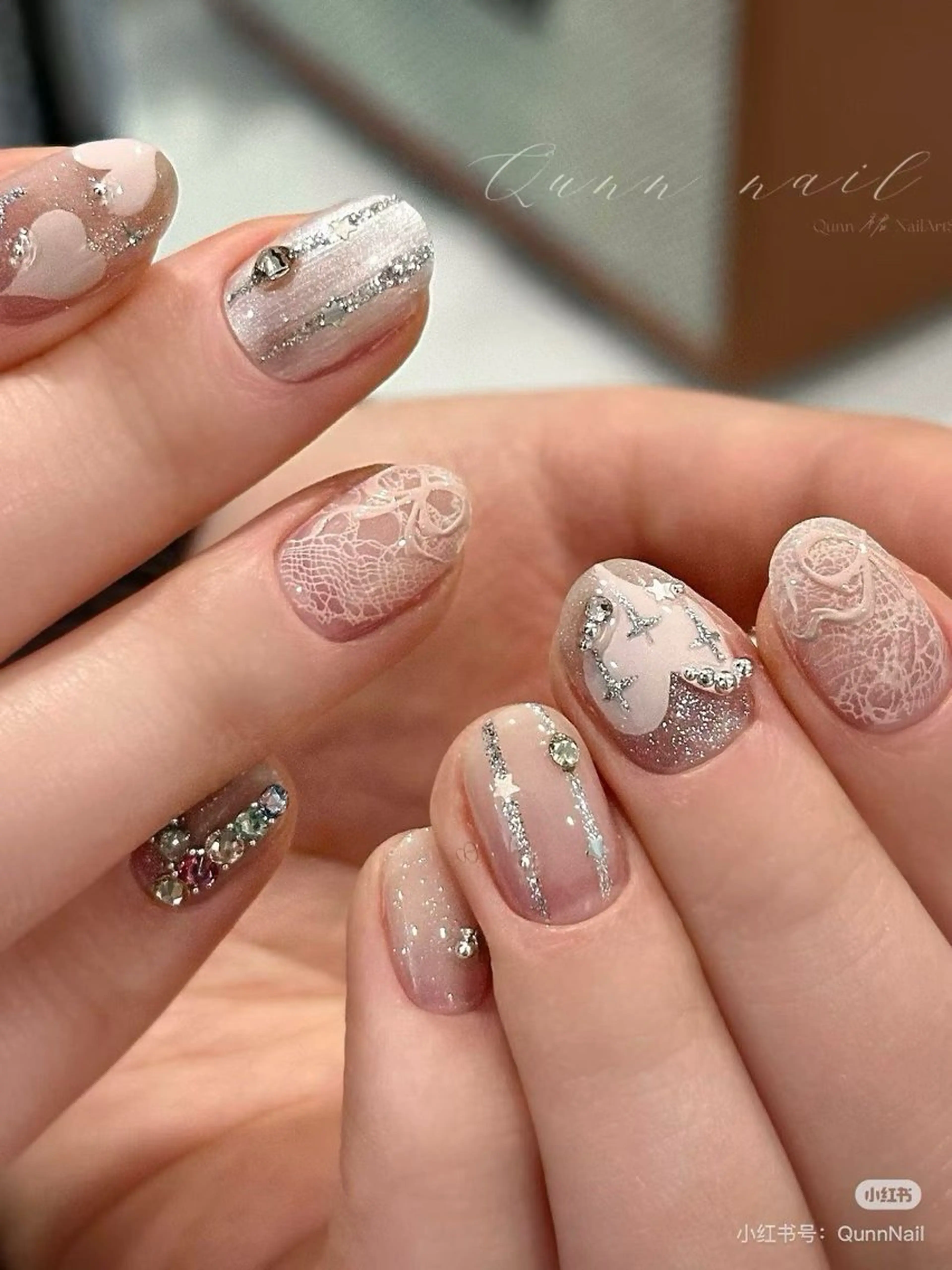 ミディアム ハンドネイル フットネイル ハンドケア 一其 サロンのネイルデザイン