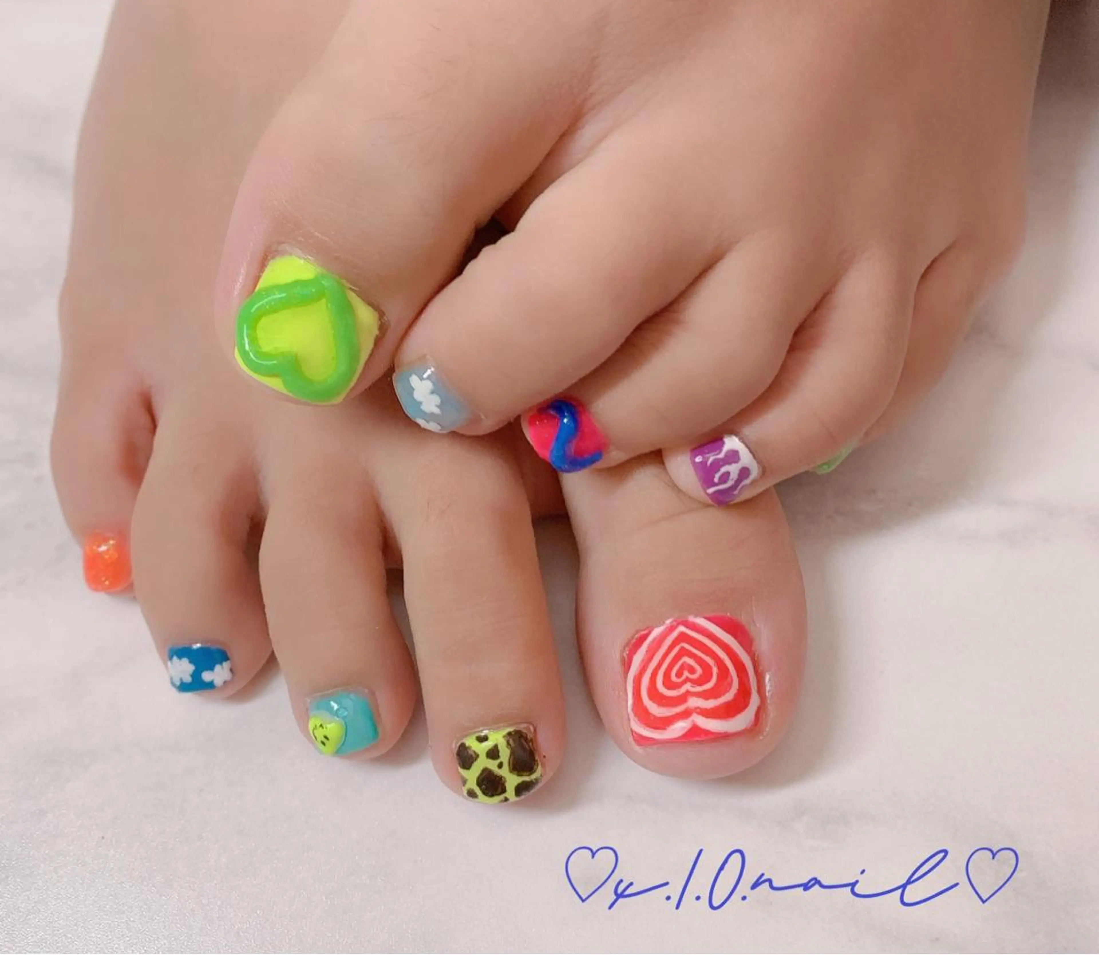 ネイル アニマル柄 アートネイル フットネイル ニュアンスネイル ネイルチップ フットネイル x.1.0.nail ♡Cのネイルデザイン