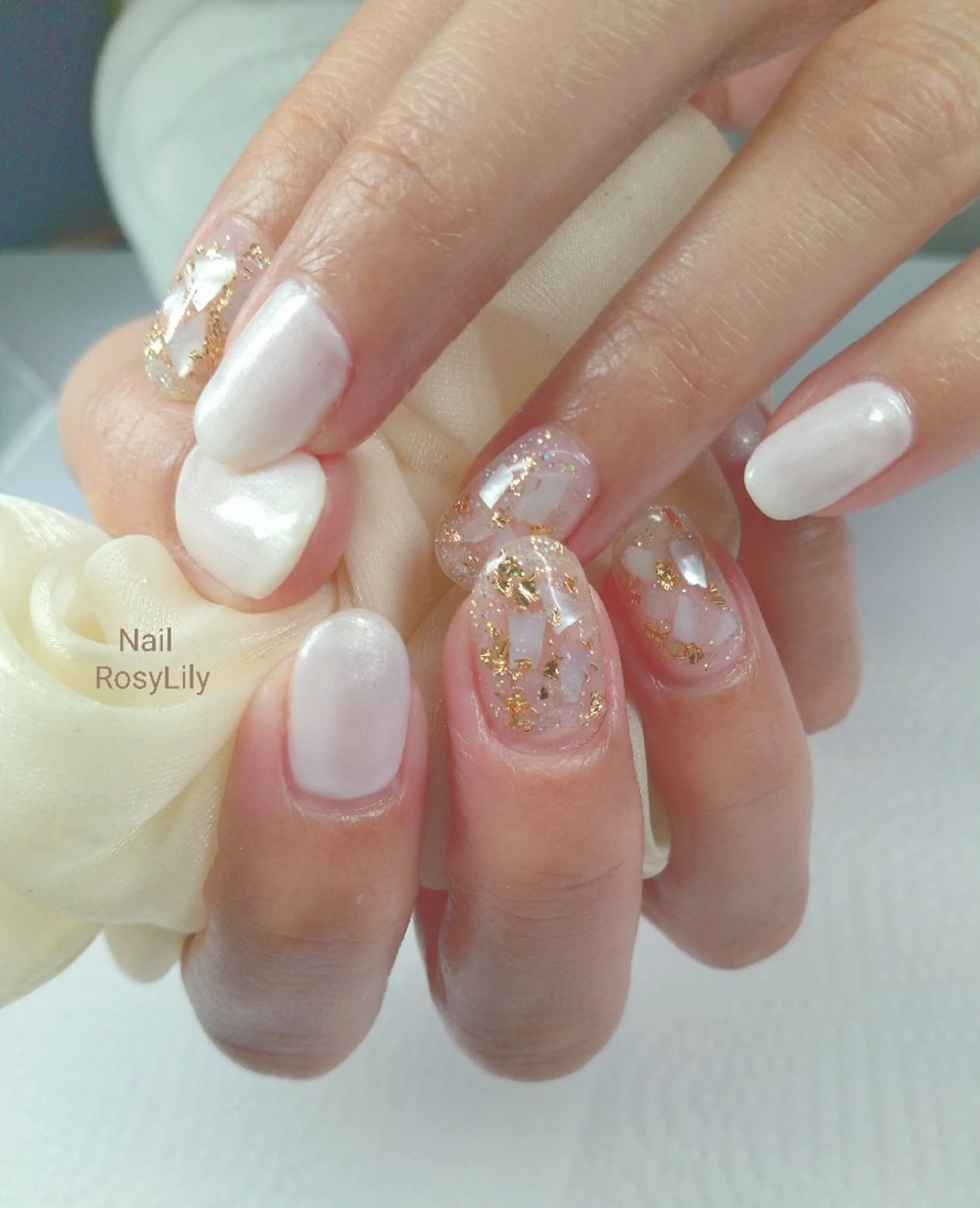 ネイル ホワイト ハンドネイル ハンドケア プライベートサロン RosyLily所属・プライベートサロン Rosy Lilyのネイルデザイン
