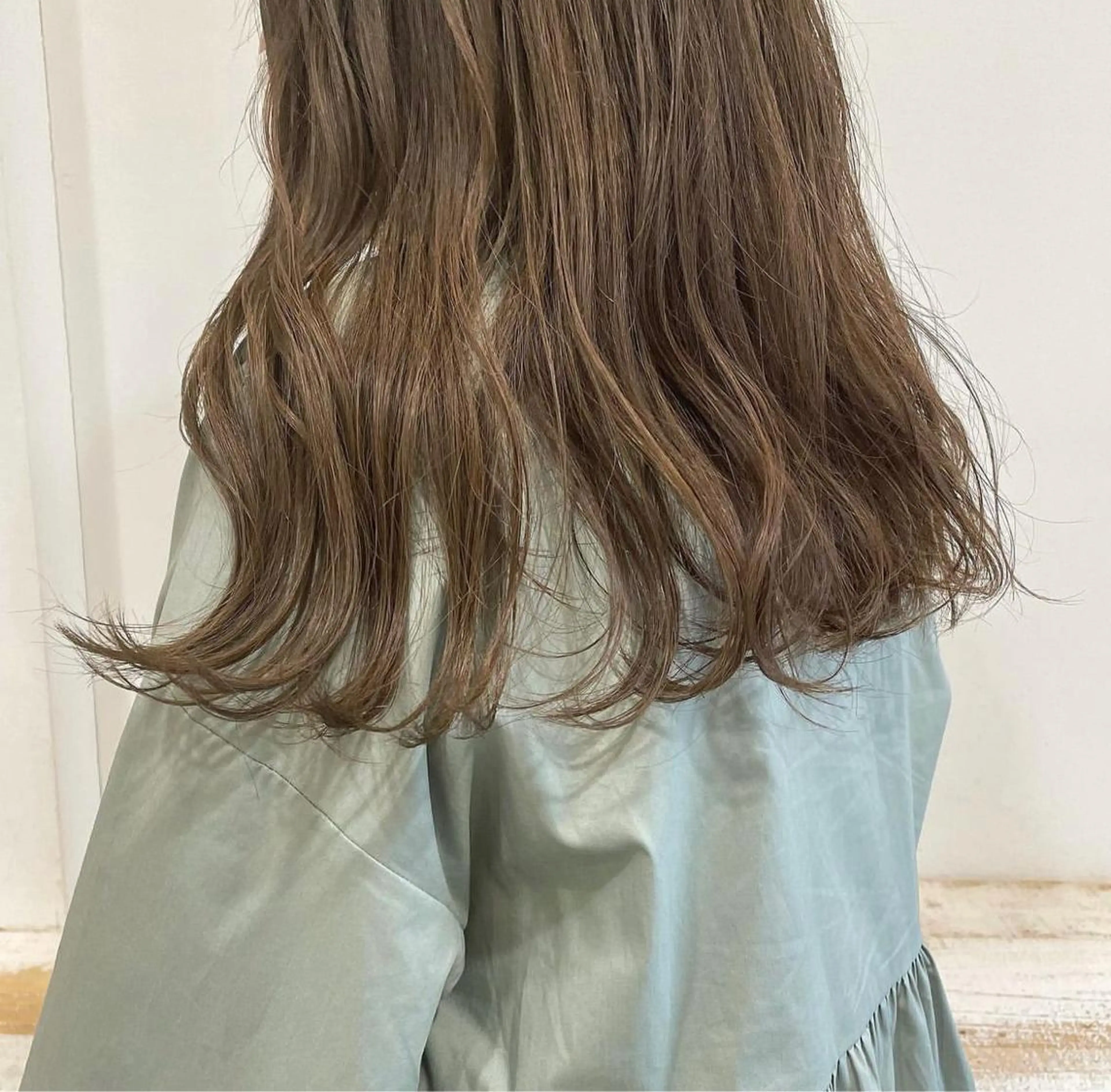 ロング カラー ベージュカラー オリーブベージュ ヘアカラー トリートメント 髪質改善ストレート✨ パーマヘア✨YUKIのヘアスタイル