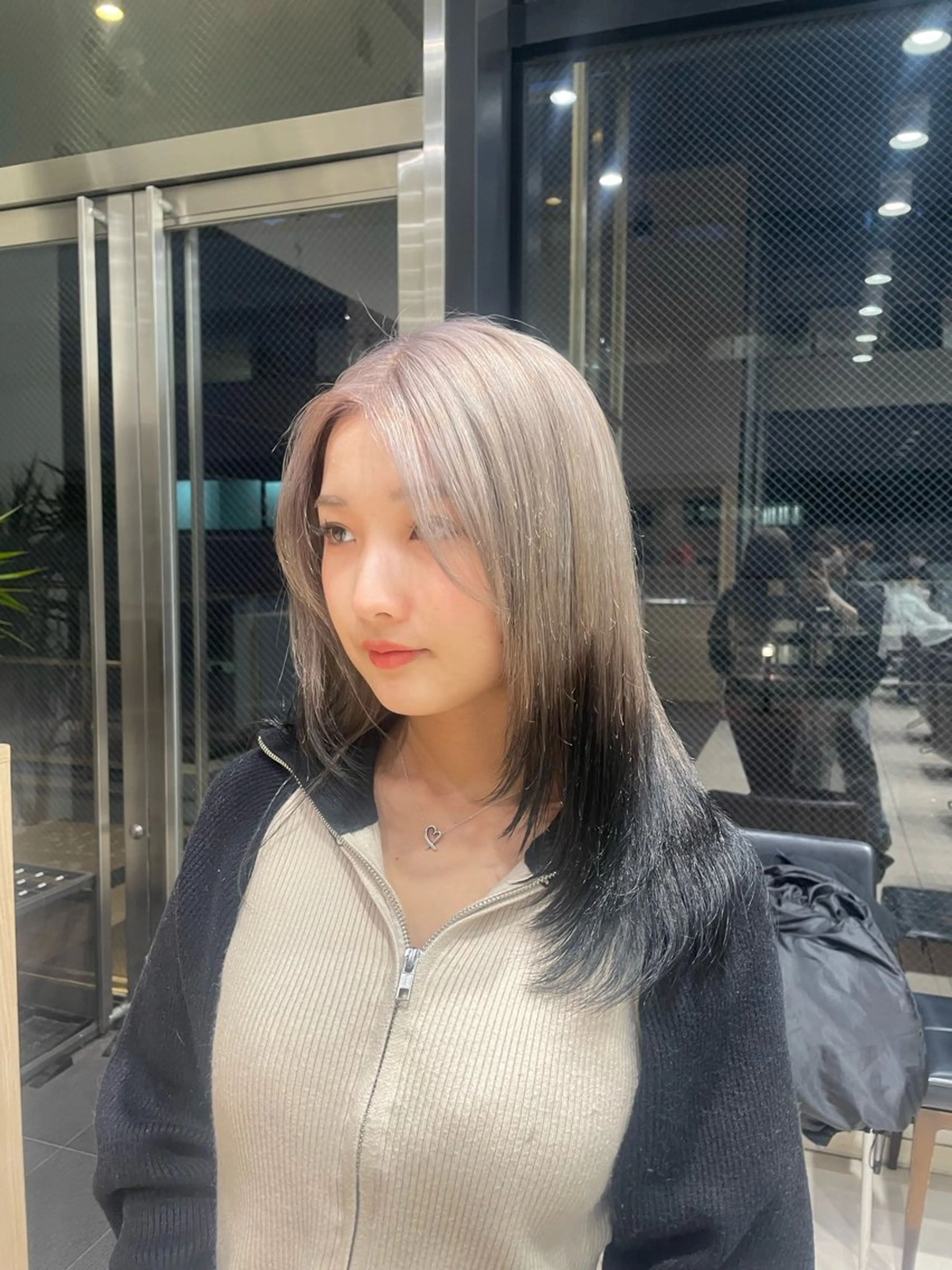 ミディアム 小池 夏生のヘアスタイル