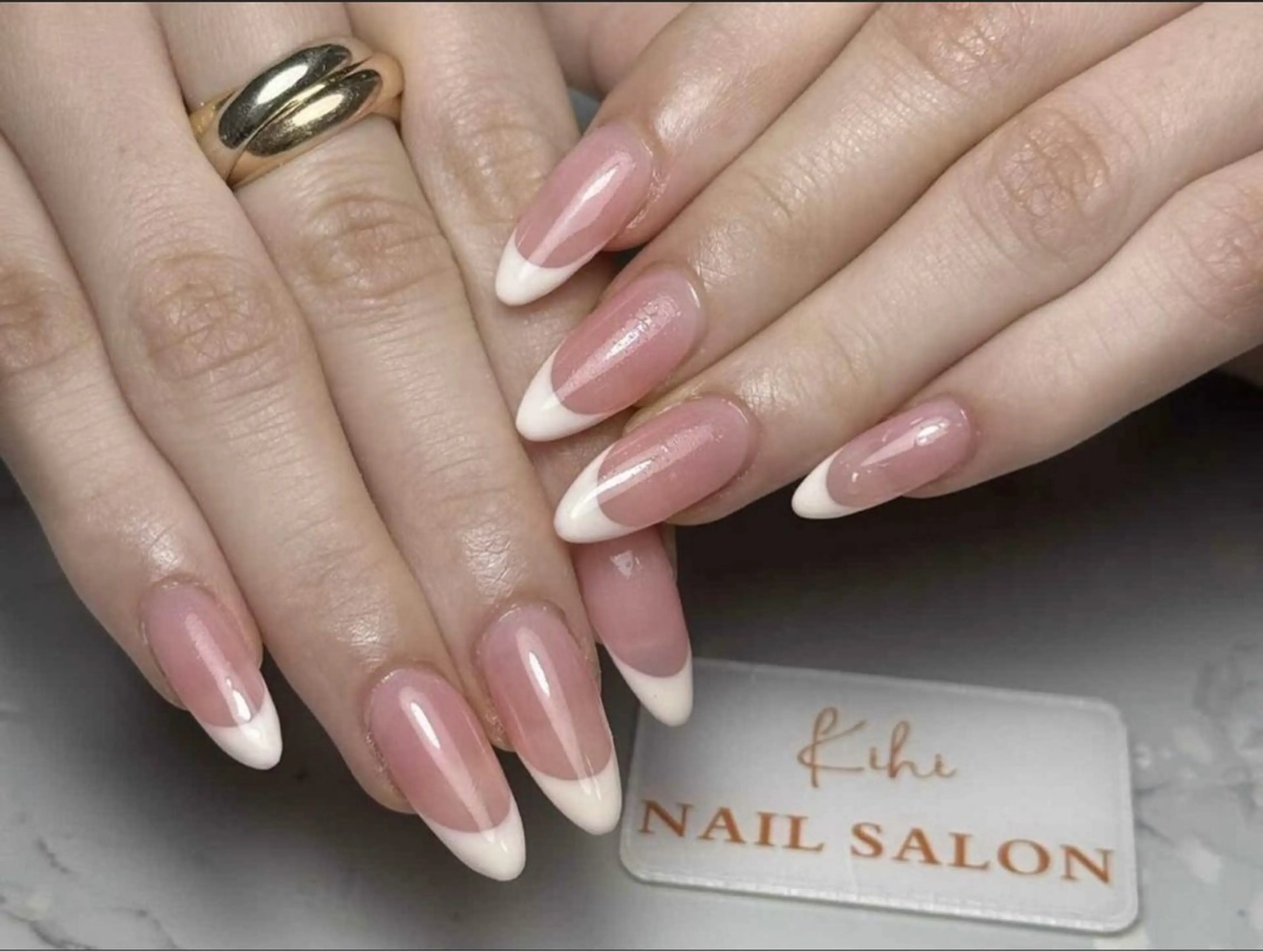 【ソフトジェル付き替えオフ込み】フレンチネイル 【ベース1色付き】の写真