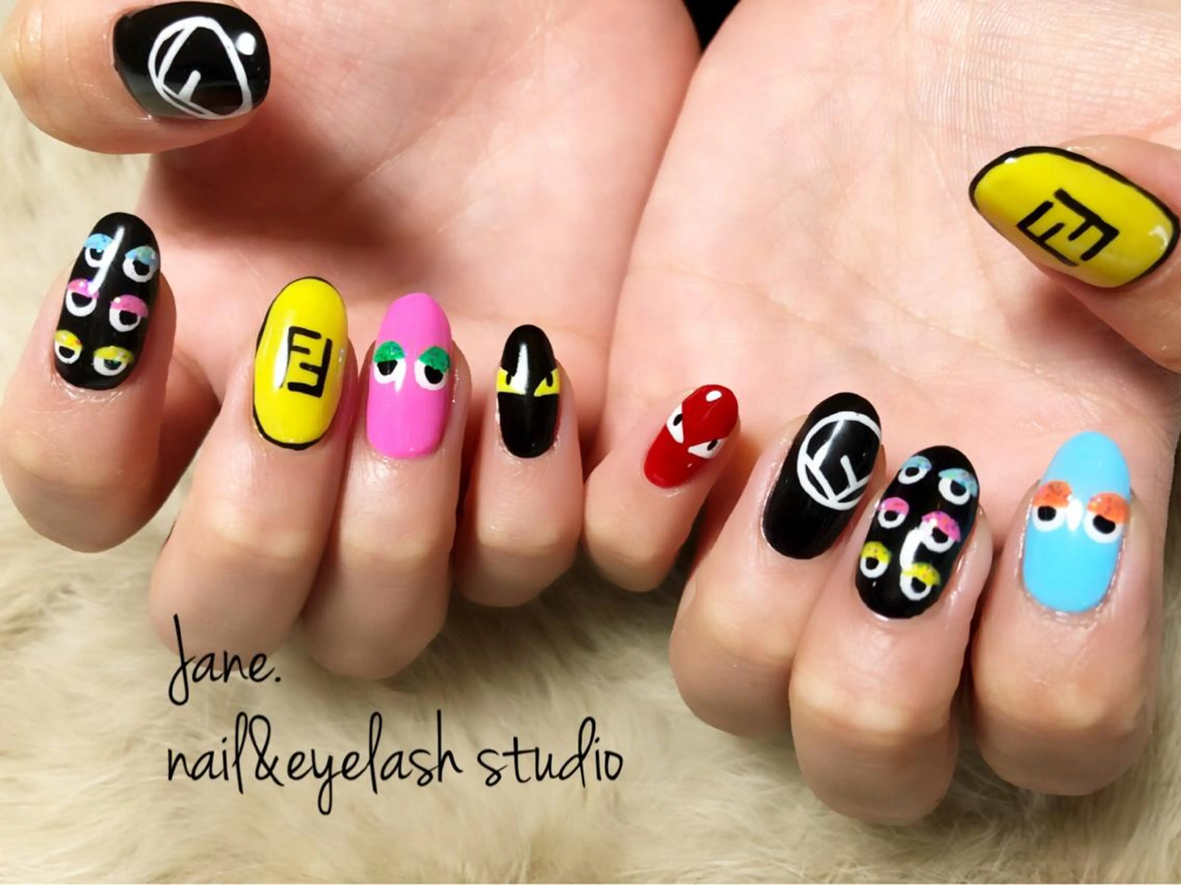 ネイル Yakko pas á pasのネイルデザイン